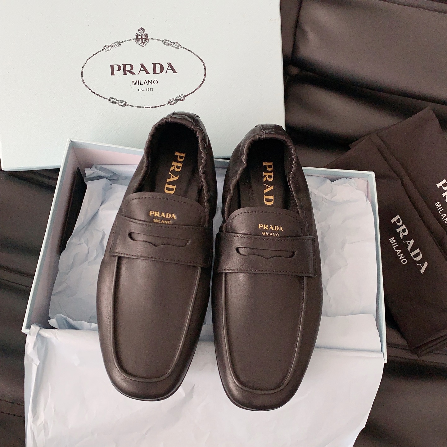 NO:437242,PRAD* 2025 autumn and winter new loafers are easy to see and explode, comfortable and versatile, and they are not tired. The best version of Gao Mercury Yangjing/cowhide fabric, sheepskin inner lining, private mold rubber non-slip sole, size 35-39# (40# custom made without return or exchange), loafers, prada, loafers, cowhide, sheepskin, sheep19860909PRAD* 2025秋冬新款乐福鞋好看到爆炸 舒适百搭,暴走不累 对版高丝光羊京/牛皮面料,羊皮内里,私模橡胶防滑大底,码数35-39#（40#订做不退换）,乐福鞋,prada,loafers,cowhide,sheepskin,sheep,Women's Shoes