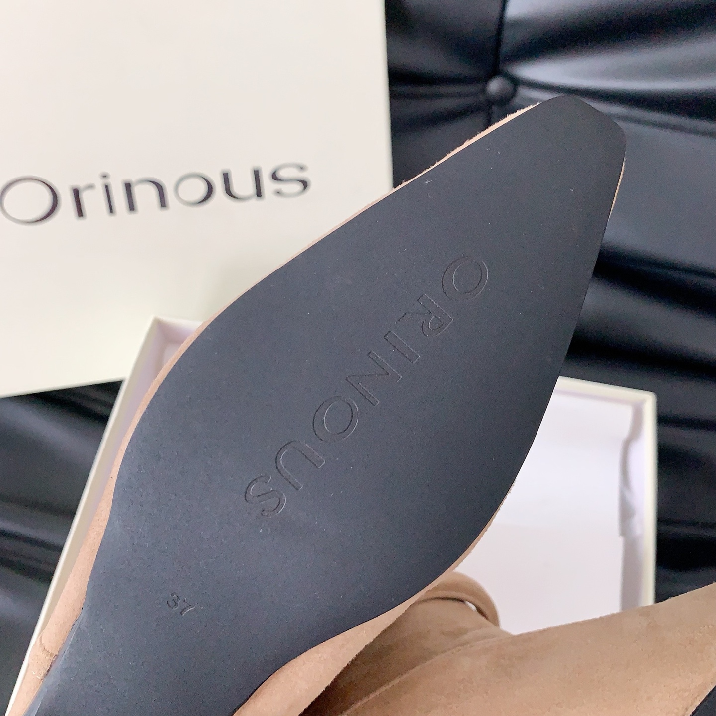 
ORINOUS✨25秋冬新款皮带扣方头靴✨轻微堆叠层次，随性慵懒，3cm小高跟😍时髦干练不累脚💯对版牛