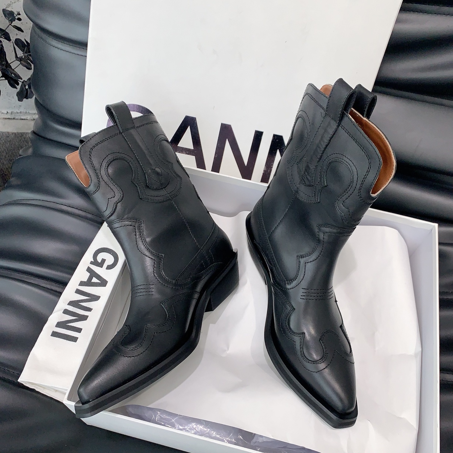 Stylish Ganni Western Cowboy Boots for Fall and Winter Collection - 图片 2