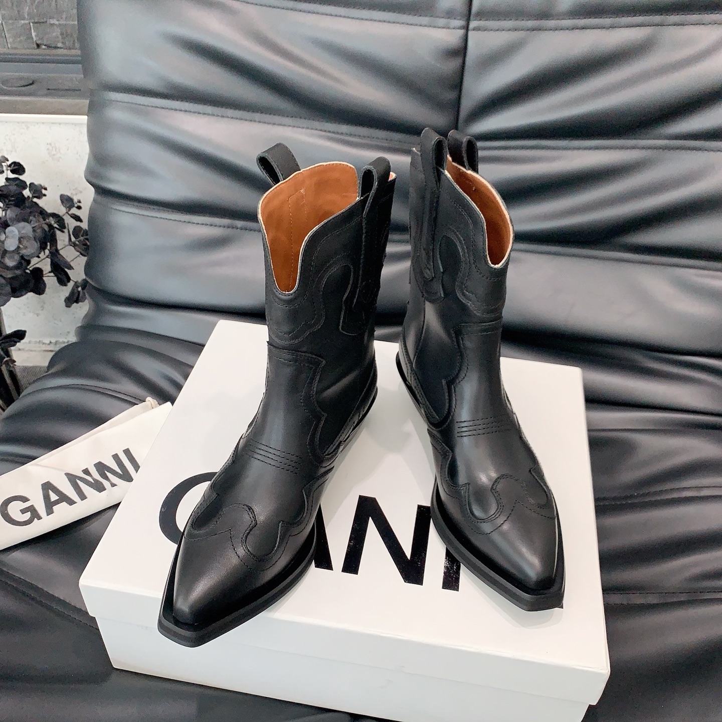 Stylish Ganni Western Cowboy Boots for Fall and Winter Collection - 图片 4