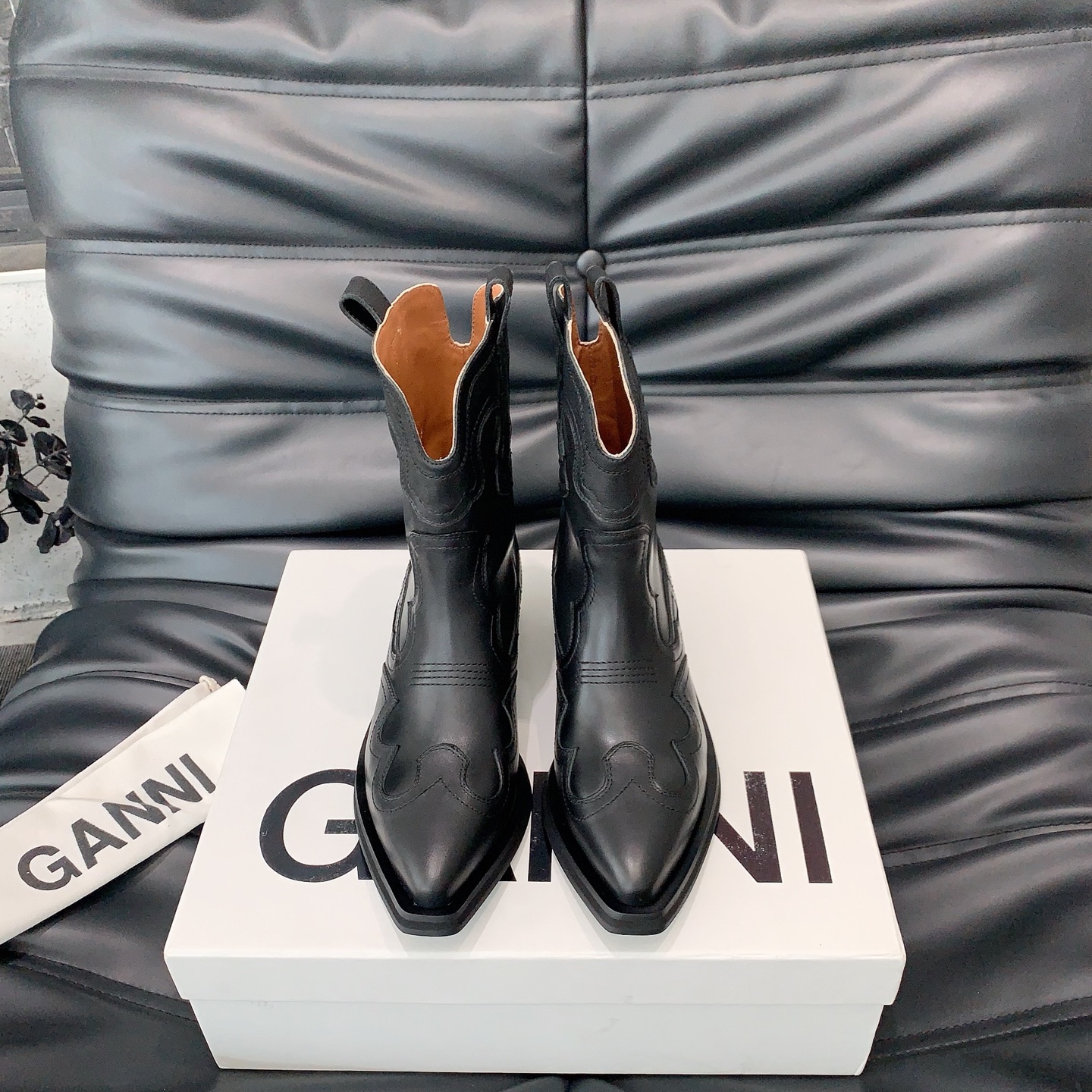 Stylish Ganni Western Cowboy Boots for Fall and Winter Collection - 图片 3