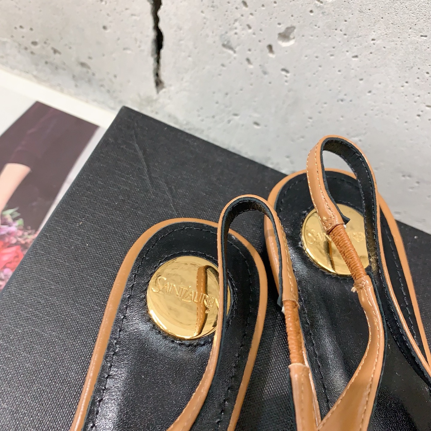 2025 Saint Lauren Square Shoes: Light-Sniffed Tweeds for Goddesses, Stylish Veal Piece - 图片 7