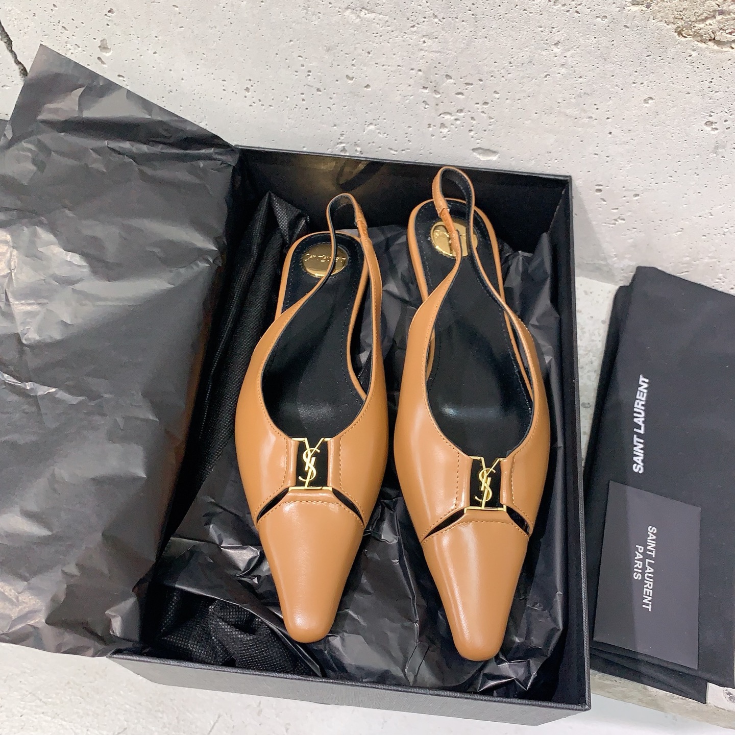 2025 Saint Lauren Square Shoes: Light-Sniffed Tweeds for Goddesses, Stylish Veal Piece - 图片 4