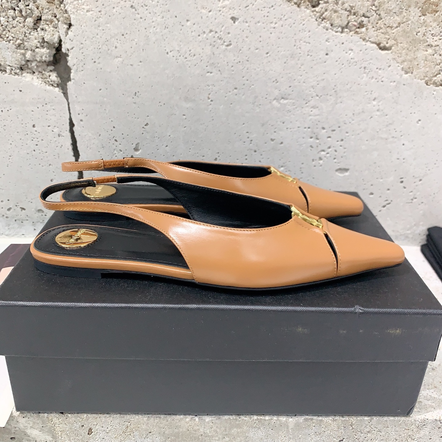 2025 Saint Lauren Square Shoes: Light-Sniffed Tweeds for Goddesses, Stylish Veal Piece - 图片 3