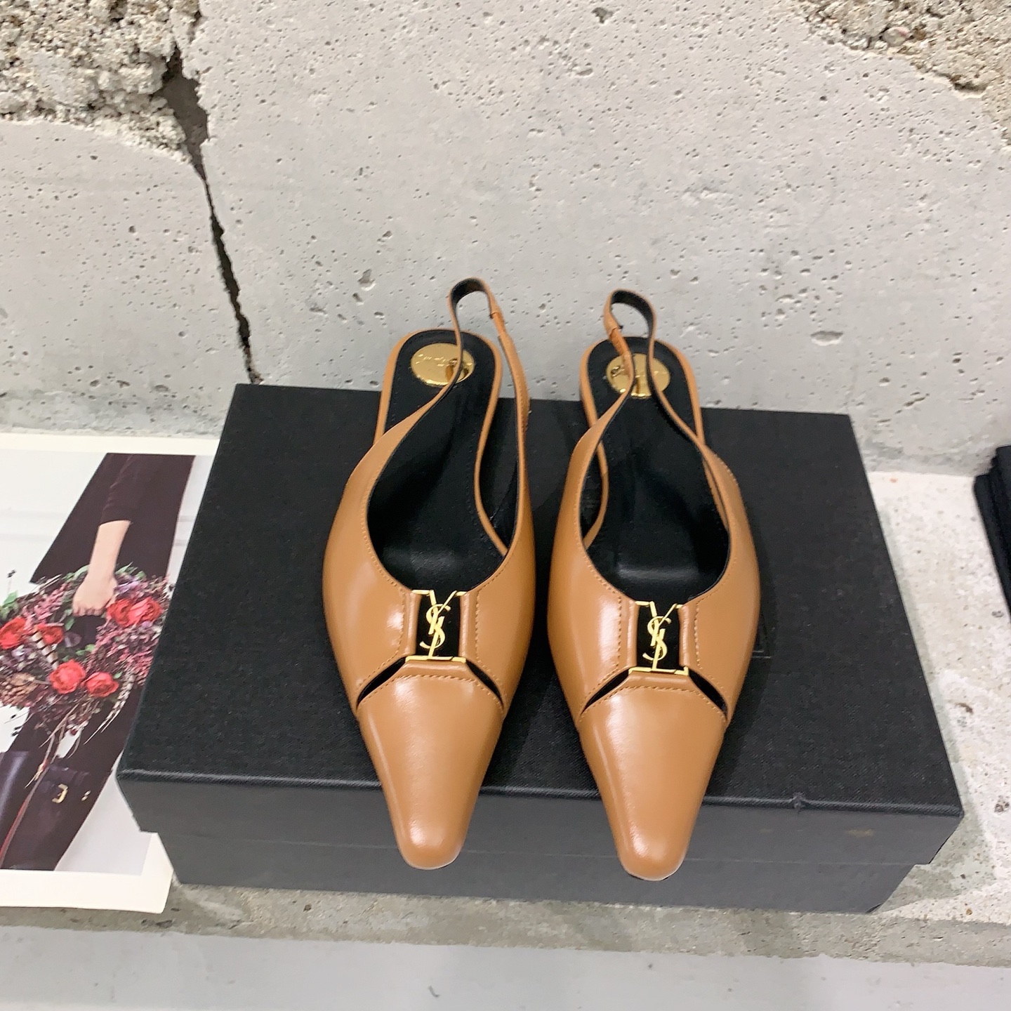 2025 Saint Lauren Square Shoes: Light-Sniffed Tweeds for Goddesses, Stylish Veal Piece - 图片 1