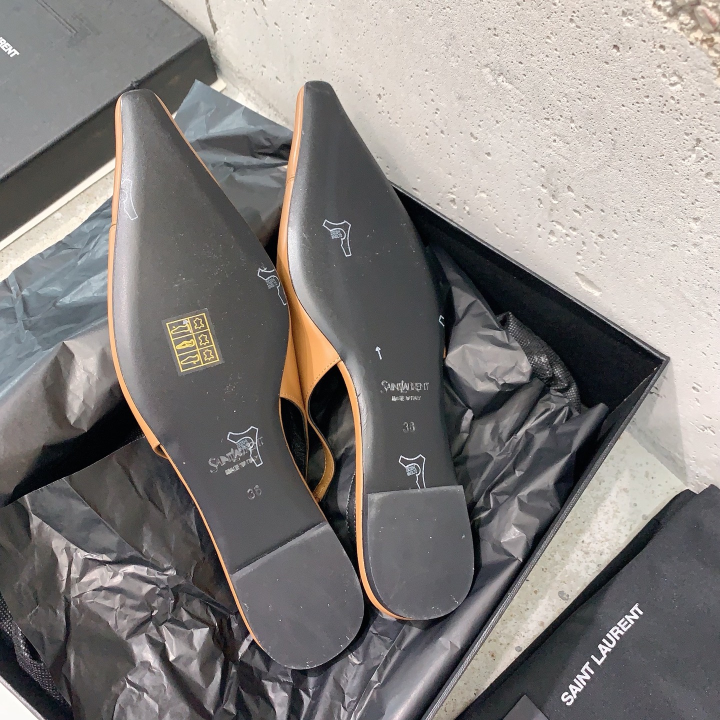 2025 Saint Lauren Square Shoes: Light-Sniffed Tweeds for Goddesses, Stylish Veal Piece - 图片 8