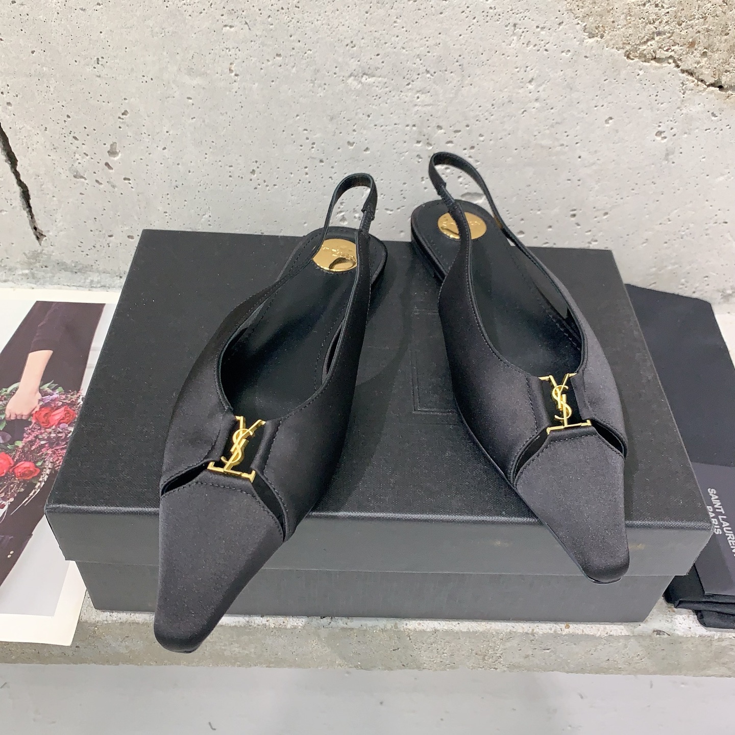 2025 Square Shoes: Saint Lauren’s Stylish Comfortable Light-Sweet Muller Shoe - 图片 2