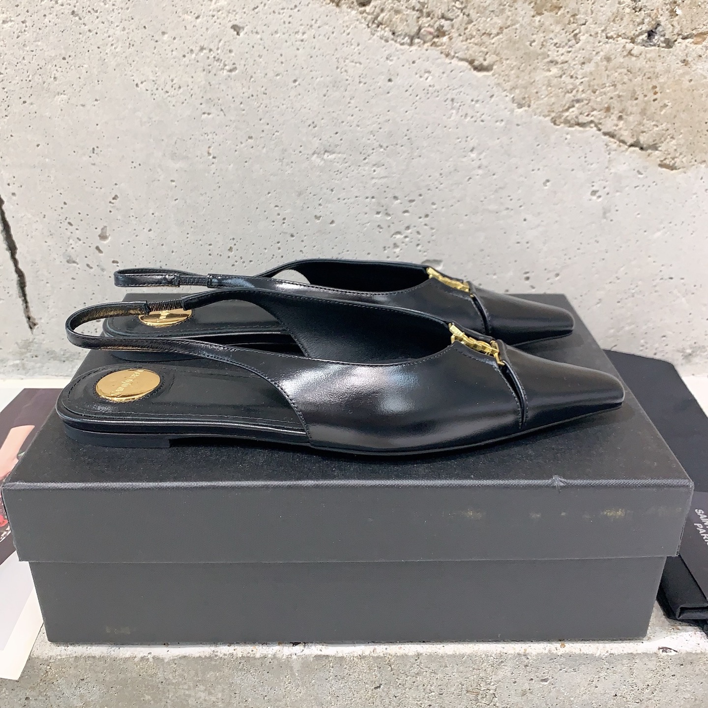 “2025 Square Shoes: Saint Lauren’s Light-Sniffed Tweed Muller Shoe Collection” - 图片 2