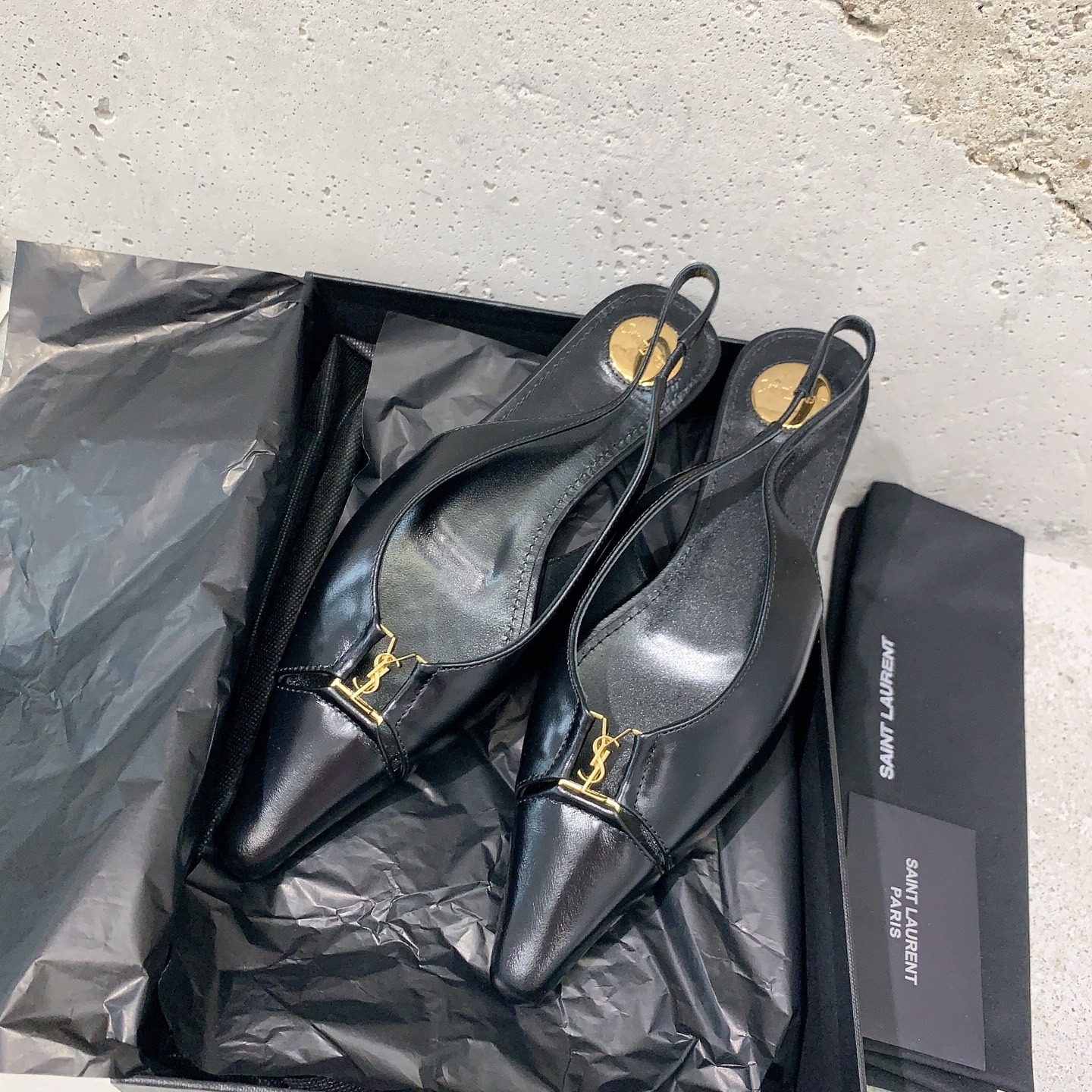 “2025 Square Shoes: Saint Lauren’s Light-Sniffed Tweed Muller Shoe Collection” - 图片 4