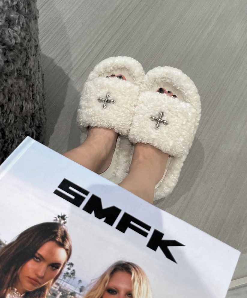 NO:543802,Wearing demonstration, fur shoes and slippers19860909穿搭示范,毛毛鞋拖鞋,slippers,Women's Shoes