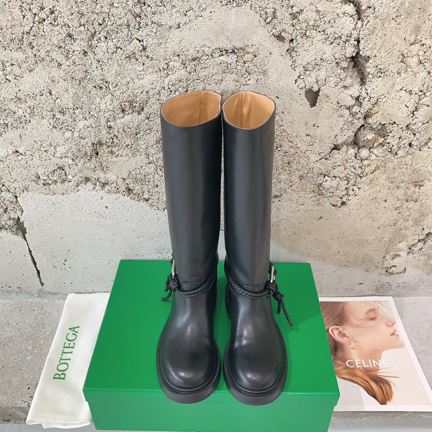 NO:558833,BOTTEGA VENET* new autumn and winter knight boots. These knight boots are so handsome. They can be salty or sweet. They are cool and must-have boots for autumn and winter. Matching cowhide fabric, cowhide lining, Italian injection molded leather outsole, 35-39# (40# can be customized and non-returnable). Short boots, high boots, boots, bottega veneta, boots, cowhide, Leather soles19860909BOTTEGA VENET*秋冬新款骑士靴 这双骑士靴也太帅了吧,可盐可甜,酷飒满分秋冬必备战靴,对版牛皮面料,牛皮内里,意大利注塑真皮大底,35-39#（40#可订做不退换） 短靴  高靴,靴子,bottega veneta,boots,cowhide,Leather soles,Women's Shoes