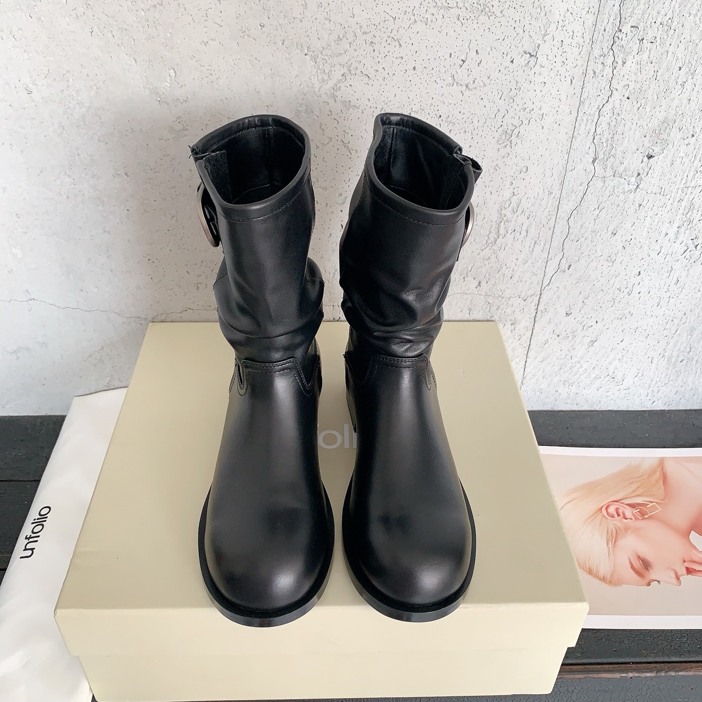 NO:560820,unfolio's new autumn and winter Dui Dui boots are called this year's best-looking Dui Dui boots. They are not too retro and versatile. They are lazy and simple, with contrasting cowhide/cow suede fabrics, sheepskin lining, injection molded outsole imported from Italy, code size 35-39# (40# custom-made, non-refundable), boots, boots, cowhide, sheepskin19860909unfolio 秋冬新款堆堆靴称之为今年最好看的堆堆靴毫不过分复古百搭,慵懒简约对版牛皮/牛反绒面料,羊皮内里,意大利进口注塑大底,码数35-39#（40#订做不退换）,靴子,boots,cowhide,sheepskin,Women's Shoes