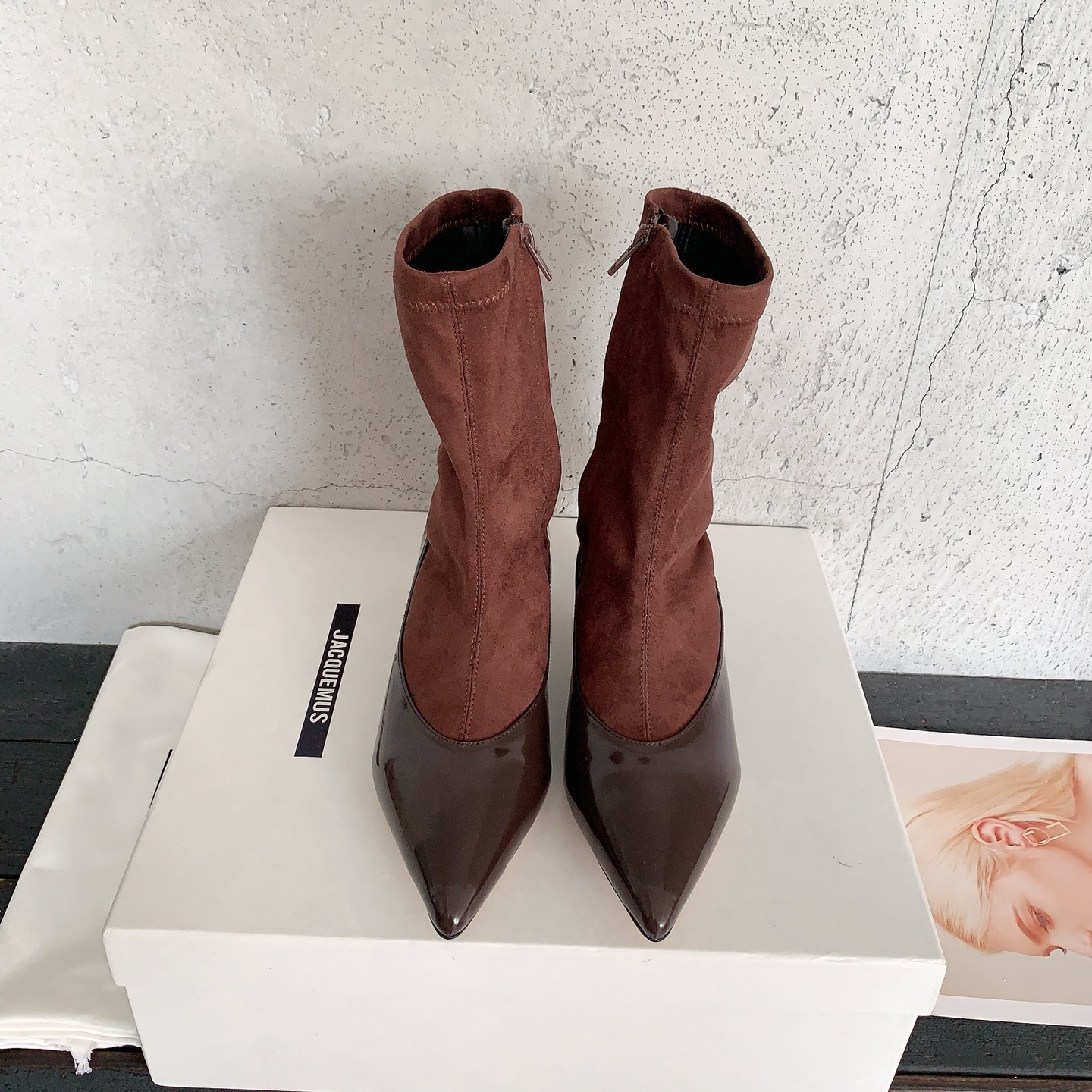 NO:560838,Jacquemus  2025 new cat-heeled boots, you can accidentally wear high-end pointed-toe boots, a delicate balance between fashion and laziness, fashionable and good-looking, the overall daily wear is very fashionable, matching high mercerized sheepskin + embossed cowhide fabric, sheepskin lining, Italian imported genuine leather outsole, size 35-39# (40# custom-made, non-refundable), boots, boots, cowhide, sheepskin, sheep, Leather soles19860909Jacquemus 2025新款猫跟靴,一不小心就穿出高级感的尖头靴,时尚和慵懒随性之间的微妙平衡,时尚好看整体日常穿搭非常洋气就对了对版高丝光羊京+压纹牛皮面料,羊皮内里,意大利进口真皮大底,码数35-39#（40#订做不退不换),靴子,boots,cowhide,sheepskin,sheep,Leather soles,Women's Shoes