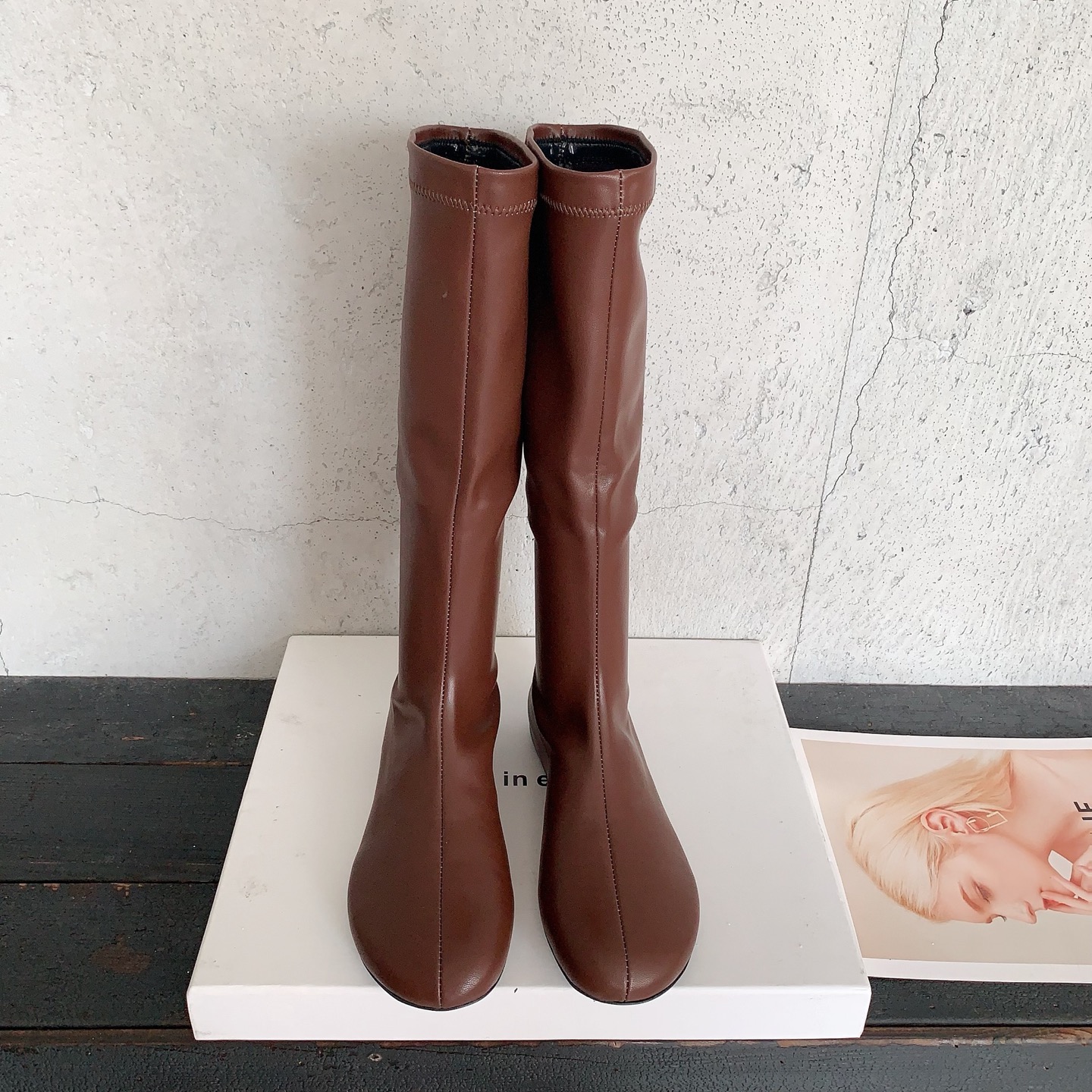 NO:560841,Carven Paris catwalk style elastic boots, the popular Carven combat boots, daily and fashionable items, full of gratitude for the elastic leather fabric, imported Lycra lining, imported Italian leather outsole, size 35-39# (40.41# can be customized and non-returnable) short boots, high boots, boots, boots, Leather soles19860909carven巴黎走秀款弹力靴,被问爆的carven战靴,日常又时尚的单品,满满的感激感对版弹力皮面料,进口莱卡内里,意大利进口真皮大底,码数35-39#（40.41#可订做不退换） 短靴 高靴,靴子,boots,Leather soles,Women's Shoes