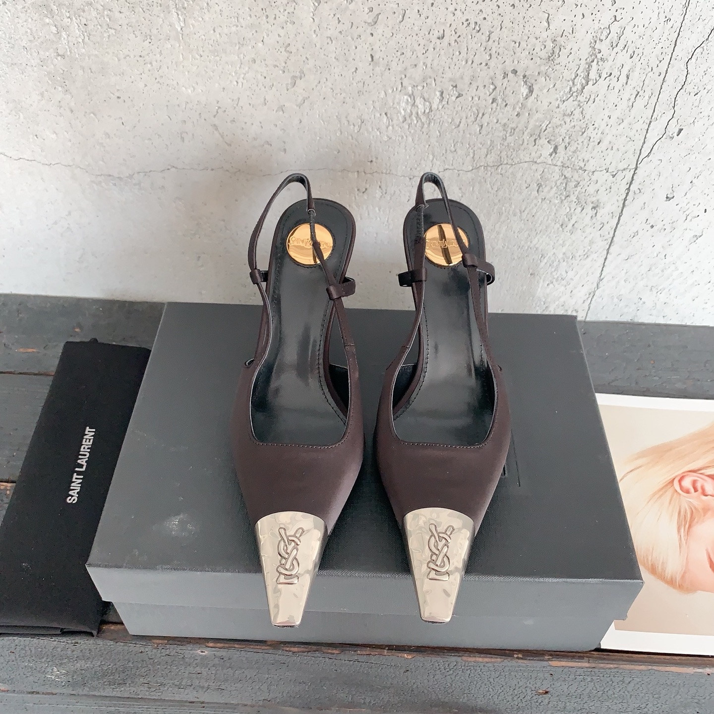 NO:560810,*Beautiful high-heeled shoes, the most beautiful YSL fashion shoes, elegance to the extreme, cool and sassy, only YSL understands women's hearts best, beauty is all. ZP 31:1 custom-made patent leather/silk cloth fabric, sheepskin lining, heel height 7.5cm, imported Italian leather outsole, size 35-39 # (40# can be customized and non-returnable), high-heeled sandals, saint laurent, sandals, high  heels,sheepskin,real silk,Leather soles19860909*绝美高跟鞋,封神、绝美的YSL时装鞋,把优雅做到极致,又酷又飒,唯有YSL最懂女人心,美就完事了ZP 31:1订制漆皮/真丝布面料,羊皮内里,跟高7.5cm ,意大利进口真皮大底,尺码35-39 #（40#可订做不退换),高跟鞋凉鞋,saint laurent,sandals,high heels,sheepskin,real silk,Leather soles,Women's Shoes