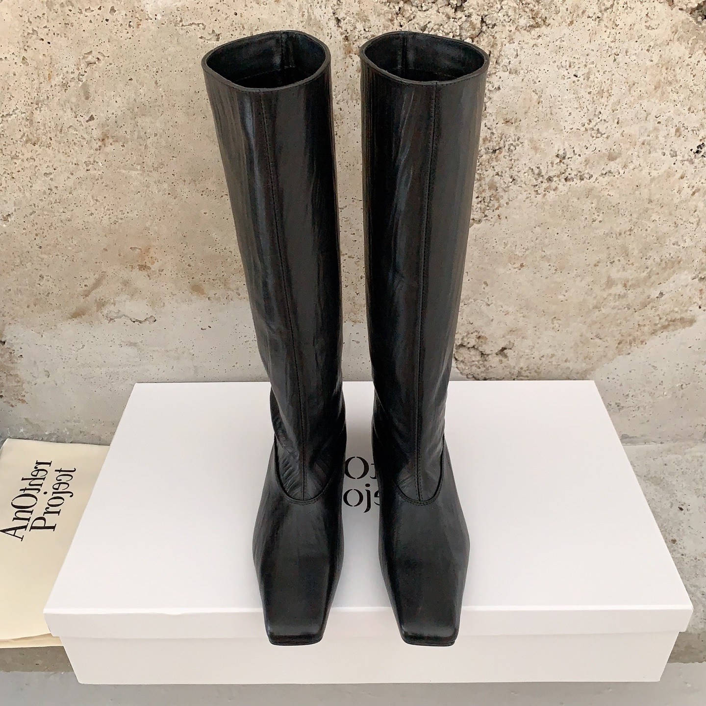 NO:560836,Anotherproject's new autumn and winter retro knight boots, treasure boots, cool and stylish combat boots, put fashion on your feet, matched cowhide/high mercerized Sheepskin fabric, sheepskin lining, code number 35-39# (40# can be customized and non-returnable) Sheepskin leather, boots, boots, cowhide, sheepskin, sheep19860909Anotherproject秋冬新款复古骑士靴宝藏靴子酷飒有范儿的战靴,把时髦穿在脚上,对版牛皮/高丝光羊京面料,羊皮内里,码数35-39#（40#可订做不退换） 羊京 皮面,靴子,boots,cowhide,sheepskin,sheep,Women's Shoes