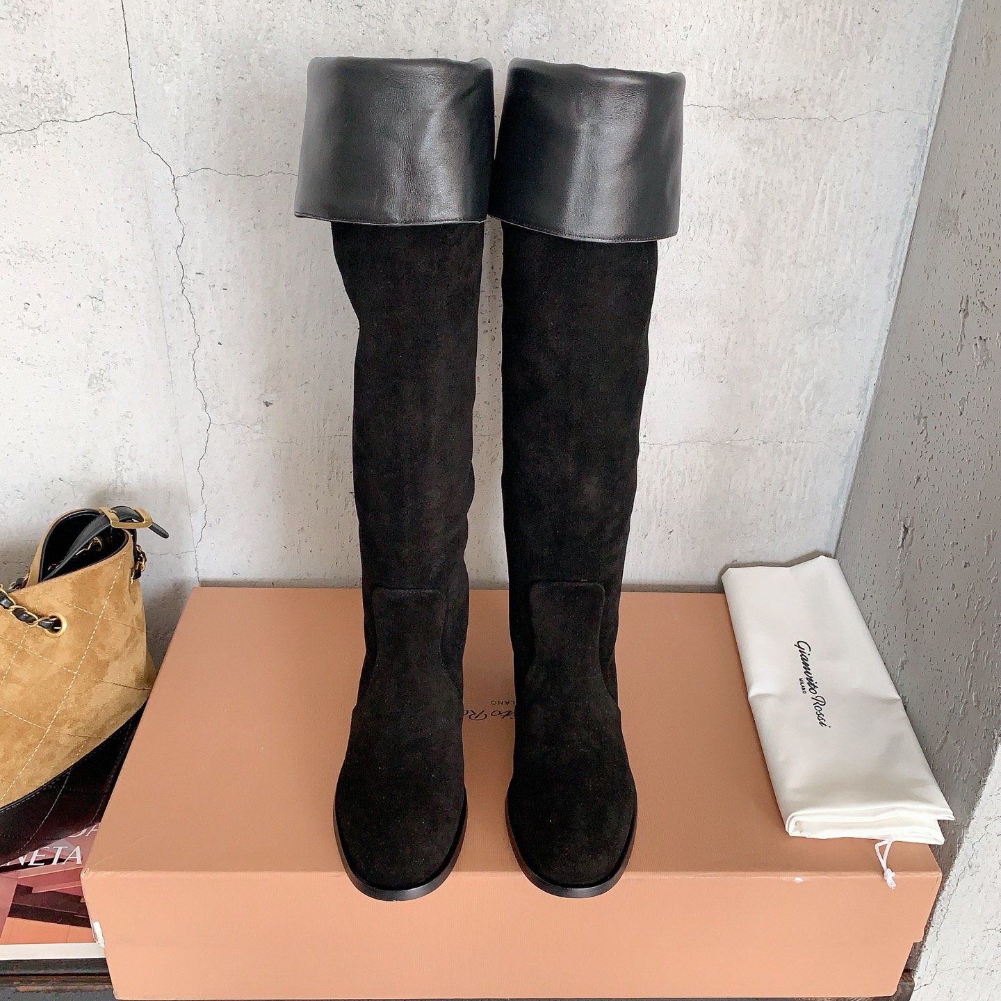 NO:616048,GianvitoRoss*2025 new autumn and winter knight boots, the hotly asked Maillard boots, slimming and long legs, leg series, fashionable street version of high mercerized sheepskin fabric, sheepskin lining, Italian imported injection molded leather outsole, size 35-39# (40# can be customized and non-returnable), boots, boots, sheepskin, sheep, Leather soles19860909GianvitoRoss*2025秋冬新款骑士靴被问爆的美拉德长靴,显瘦显腿长,腿精系列,时尚出街对版高丝光羊京面料,羊皮内里,意大利进口注塑真皮大底,尺码35-39#（40#可订做不退换）,靴子,boots,sheepskin,sheep,Leather soles,Women's Shoes