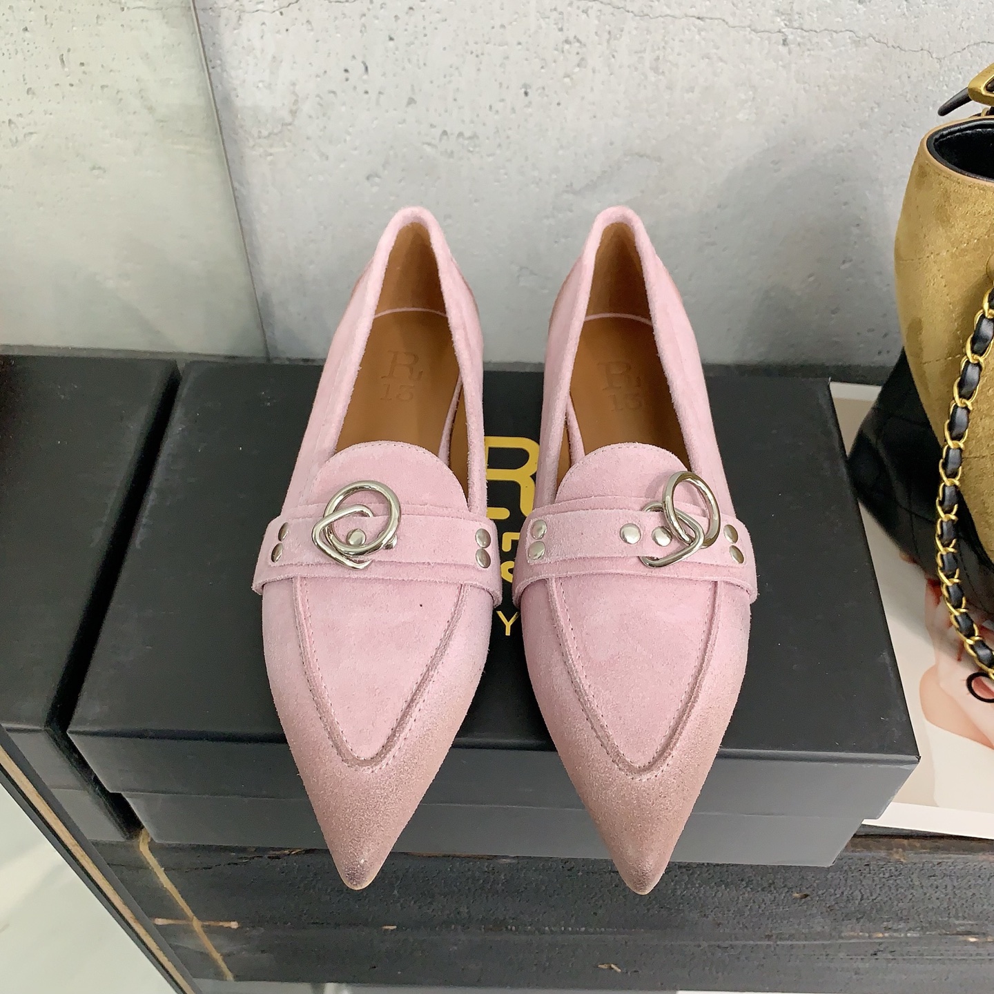 NO:647849,R13 2026 new spring and summer shoes, free and casual western style, full aura, must-have concave shape, easy to wear with a high-end feel. Matching high mercerized sheepskin fabric, cowhide lining, Italian imported genuine leather outsole, size 35-39# (40# custom-made, non-refundable), single shoes, cowhide, sheep, Leather soles19860909R132026春夏新款单鞋,自由随性的西部风,气场全开,凹造型必备,轻松穿出高级感 对版高丝光羊京面料,牛皮内里,意大利进口真皮大底,码数35-39#（40#订做不退换）,单鞋,cowhide,sheep,Leather soles,Women's Shoes