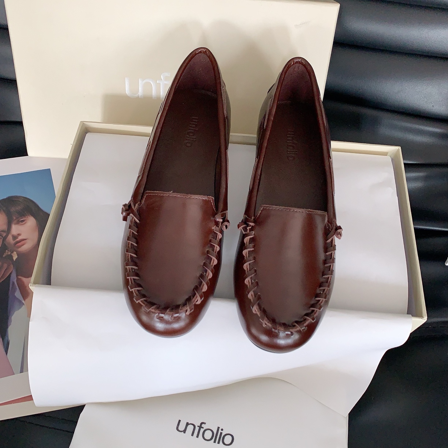 NO:647871,unfolio26 early spring new popular old money style loafers. A pair of flat shoes can be matched with all spring and autumn matchings to add a lazy and comfortable style. Matched high mercerized sheepskin fabric, sheepskin lining, matched private mold outsole, code number 35-39# (40# custom-made, non-refundable), loafers, flats, sheepskin, sheep19860909unfolio26早春新款爆款老钱风乐福鞋一双平底鞋可以搭配所有春秋的搭配增添慵懒自在的穿搭风采对版高丝光羊京面料,羊皮内里,对版私模大底,码数35-39#（40#订做不退换）,乐福鞋,loafers,flats,sheepskin,sheep,Women's Shoes