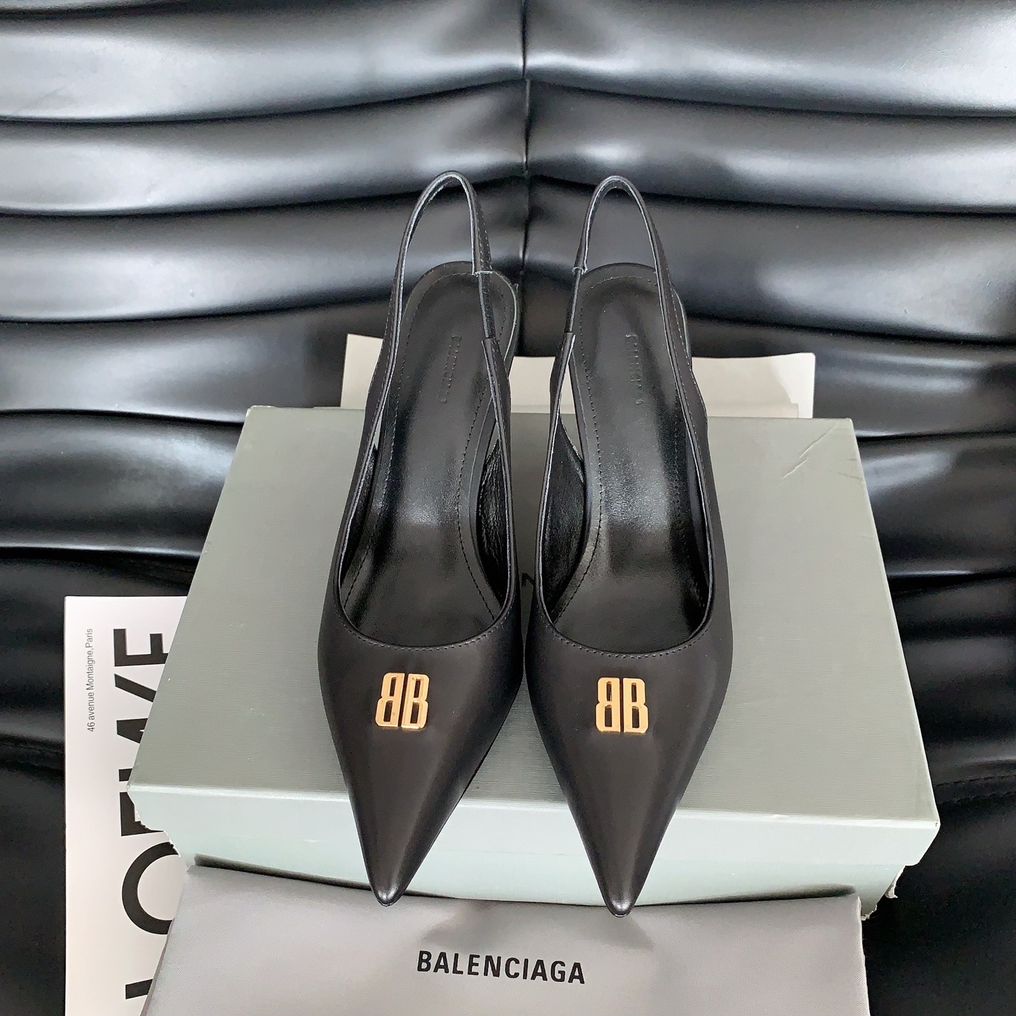 NO:668552,BALENCIAGA* 2026 spring and summer new pointed-toe small high heels are fashionable and stylish, full of trend style, high-end silk cloth/cow leather fabrics, sheepskin lining, genuine leather outsole imported from Italy, heel height 8.5cm, size 35-39# (40# is custom-made and non-refundable) single shoes, back empty sandals, high-heeled shoes, balenciaga, sandals, high heels, cowhide, sheepskin, real silk, Leather  soles19860909BALENCIAGA* 2026春夏新款尖头小高跟时髦有型,十足的潮流范儿对版高订真丝布/牛皮面料,羊皮内里,意大利进口真皮大底,跟高8.5cm,尺码35-39#（40#订做不退换） 单鞋 后空凉鞋,高跟鞋单鞋,balenciaga,sandals,high heels,cowhide,sheepskin,real silk,Leather soles,Women's Shoes