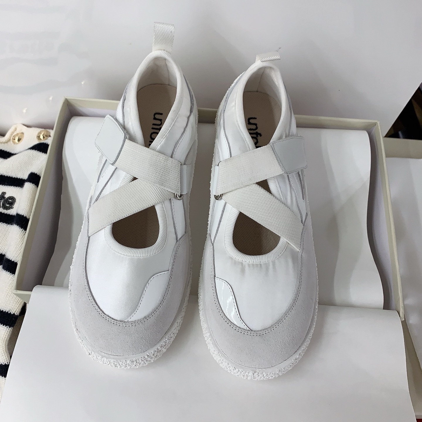 NO:679053,unfolio's new moral training shoes, the natural shoes for literary and retro girls, retro and colorful, lazy and fashionable, let's wear beautiful shoes together, you are the one who is the trend-setter, high mercerized cow suede high-density technical cloth fabric, breathable mesh lining, private molded rubber non-slip outsole, code number 35-39# (40# custom-made, non-refundable), Mary Jane, mary jane19860909unfolio新款德训鞋,文艺复古女孩的本命鞋,复古纷呈,慵懒时髦,一起穿漂亮的鞋子吧,弄潮儿就是你自己,对版高丝光牛反绒高密度科技布面料,透气网内里,私模橡胶防滑大底,码数35-39#（40#订做不退换）,玛丽珍,mary jane,Women's Shoes