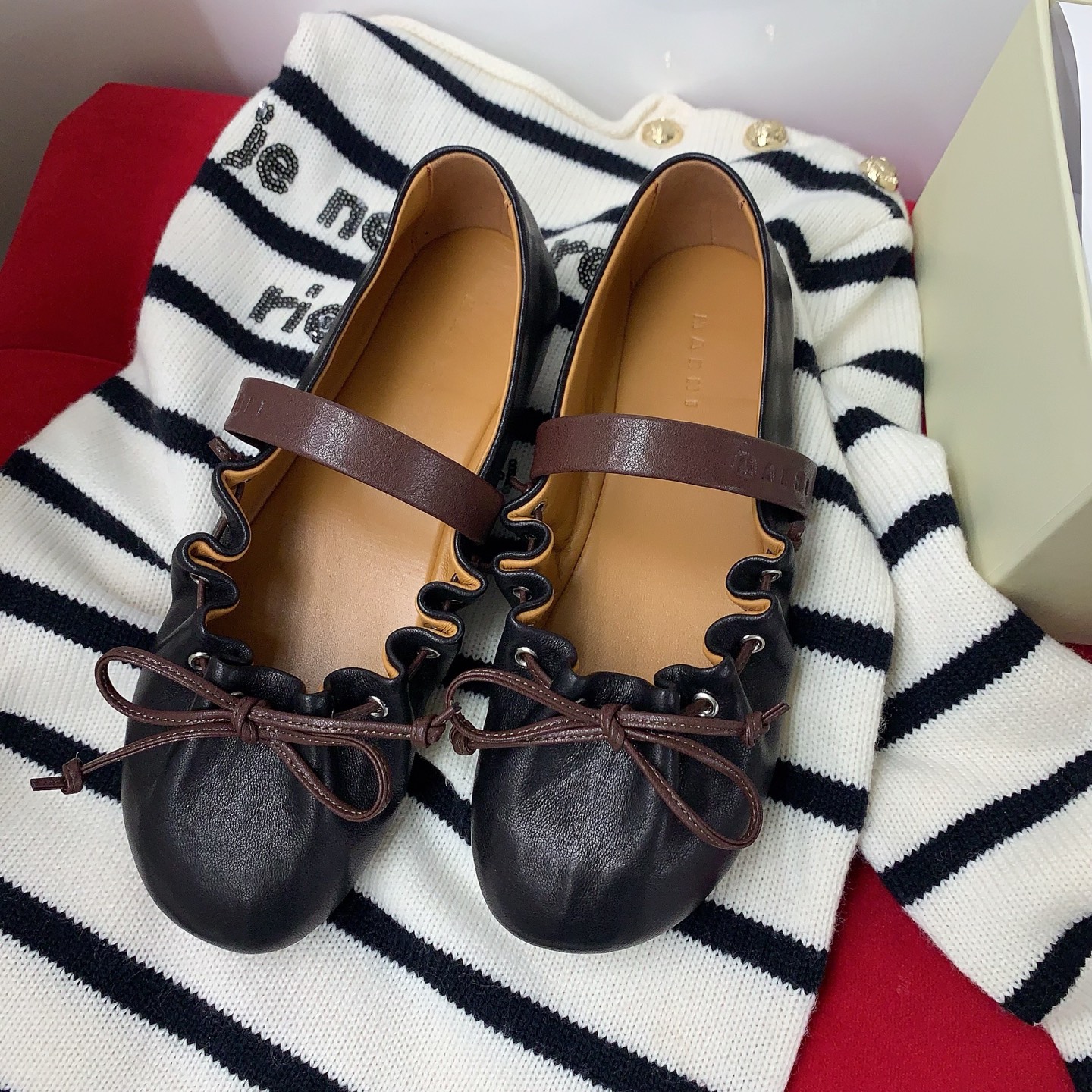 NO:679058,marn* new super beautiful ballet shoes, pleated bow ballet shoes are perfect for spring, full of atmosphere, matching sheepskin fabric, sheepskin lining, private molded rubber non-slip and wear-resistant outsole, size 35-39# (40# can be customized and non-returnable), ballet shoes, marni, sheepskin19860909marn*新款超美的芭蕾鞋,褶皱蝴蝶结芭蕾鞋和春天太适配了吧,氛围感拉满,对版羊皮面料,羊皮内里,私模橡胶防滑耐磨大底,码数35-39#（40#可订做不退换）,芭蕾舞鞋,marni,sheepskin,Women's Shoes