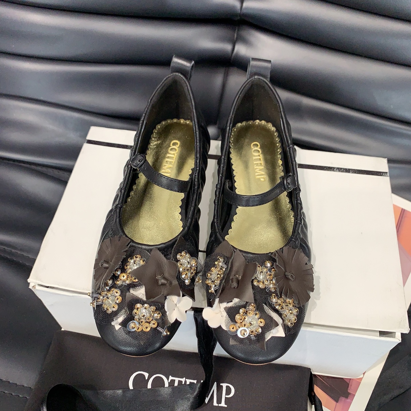 NO:681707,Cotem6 new early spring Mary Jane ballet shoes, the long-awaited cotemp new flower beading series are here, the shoe shape and color match so well, a favorite of fashionistas, ballet shoes not to be missed, matching sheepskin fabric, sheepskin lining, Italian genuine leather outsole, size 35-39# (40# custom-made, non-returnable), ballet shoes, mary jane, sheepskin, Leather soles19860909Cotem6早春新品玛丽珍芭蕾鞋,期待很久的cotemp新品花朵钉珠系列来啦,鞋型和颜色配合的太棒了,时髦精的挚爱,不允许错过的芭蕾鞋,对版羊皮面料,羊皮内里,意大利真皮大底,尺码35-39#（40#订做不退换）,芭蕾舞鞋,mary jane,sheepskin,Leather soles,Women's Shoes