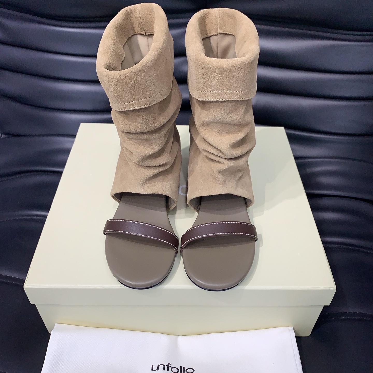 NO:696419,unfolio2026 new spring and summer sandals are called the best-looking sandals this year, without exaggeration, they can be worn as fashionable items as you like, retro and versatile, lazy and simple, contrasting cow suede fabric, lycra lining, injection molded outsole imported from Italy, size 35-39# (40# can be customized and non-refundable), boots, boots19860909unfolio2026春夏新款凉靴称之为今年最好看的凉靴,毫不过分,怎么穿怎么时髦的单品,复古百搭,慵懒简约对版牛反绒面料,莱卡布内里,意大利进口注塑大底,码数35-39#（40#可订做不退换）,靴子,boots,Women's Shoes