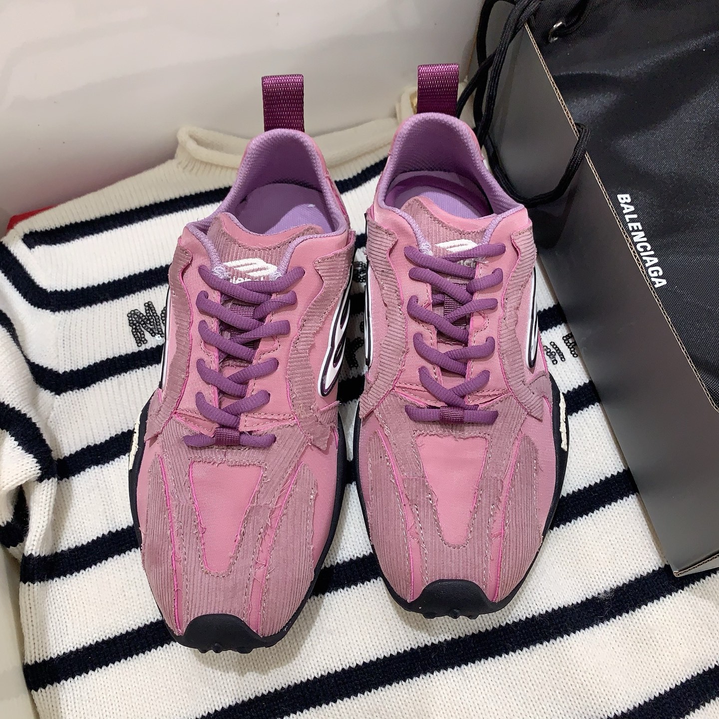 NO:747124,Balenciag*26 spring and summer new Monday Ultra series sports shoes are very simple in design, easy to wear and versatile, and are made of matching technical fabrics, breathable mesh lining, private model wear-resistant anti-slip rubber outsole, size 35-39# (40# custom-made, non-returnable), casual shoes/sports shoes, balenciaga, sneakers19860909Balenciag*26春夏新款Monday Ultra系列运动鞋非常简约的设计,好穿百搭舒适度拉满对版科技部面料,透气网内里,私模耐磨防滑橡胶大底,码数35-39#（40#订做不退换）,休闲鞋/运动鞋,balenciaga,sneakers,Women's Shoes