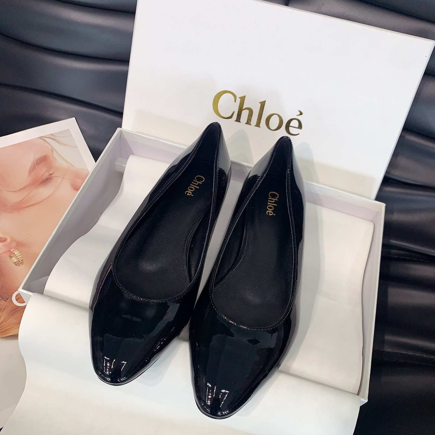 NO:780483,Chlo*2026 early spring new style charming sandals/shoes are a collision of retro and fashion. They are versatile and beautiful, allowing you to easily become a fashionista. This spring and summer, please walk with the wind. Matched patent leather fabric, sheepskin lining, genuine leather outsole imported from Italy, size 35-39# (40# custom-made, non-refundable), single shoes, chloe, sandals, cowhide, sheepskin, Leather soles19860909Chlo*2026早春新款魅力凉鞋/单鞋复古与时尚的碰撞,百搭绝美让你轻松变成时尚达人这个春夏,请走路带风,对版漆皮牛皮面料,羊皮内里,意大利进口真皮大底,码数35-39#（40#订做不退换）,单鞋,chloe,sandals,cowhide,sheepskin,Leather soles,Women's Shoes