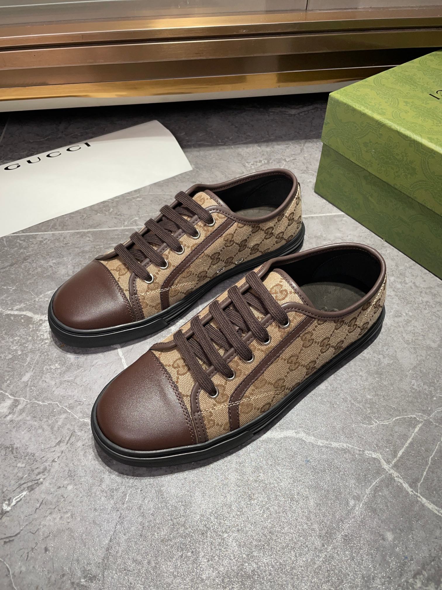 NO:271265,G family men's GG casual shoes are made of imported calf leather splicing brand printing materials, the shoe tongue decoration brand cloth logo, fine details, and the top layer of water-dyed cowhide inside create a comfortable foot feeling!  Size38-44,,gucci,cowhide19860909G家男士GG休闲鞋,选用进口小牛皮拼接品牌印专用材料打造,鞋舌装饰品牌布标logo,细节精细,头层水染牛皮内里打造舒适脚感！ Size38-44,,gucci,cowhide,Men's shoes