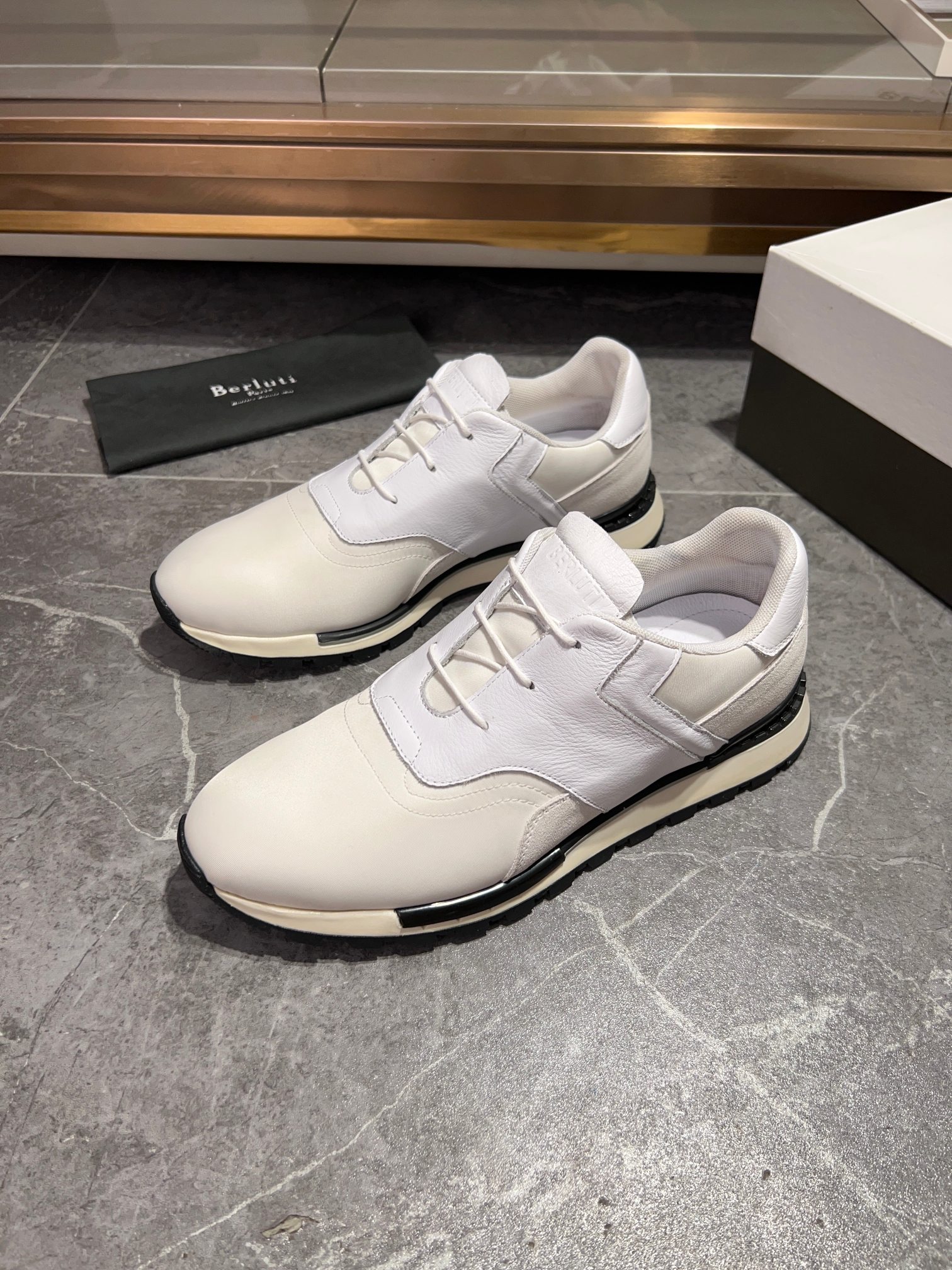 NO:780832,High version upgrade, the strongest hand-made color polished sports shoe series, patina ancient dyeing technique, drawing inspiration from the craftsman's handmade stone table to create a novel luster. The dyeing process has been upgraded, integrating classic inheritance with innovative ideas. Water-dyed cowhide lining + TPU outsole Size: 38-45,,,sneakers,cowhide19860909高版本升级,最强手工感擦色运动鞋系列,patina古法染色技艺,从匠人手作石台中汲取灵感创造出富有新意的光泽.染色工艺焕新升级,将经典传承出创新理念融为一体.水染牛皮内里+tpu大底Size:38-45,,,sneakers,cowhide,Men's shoes