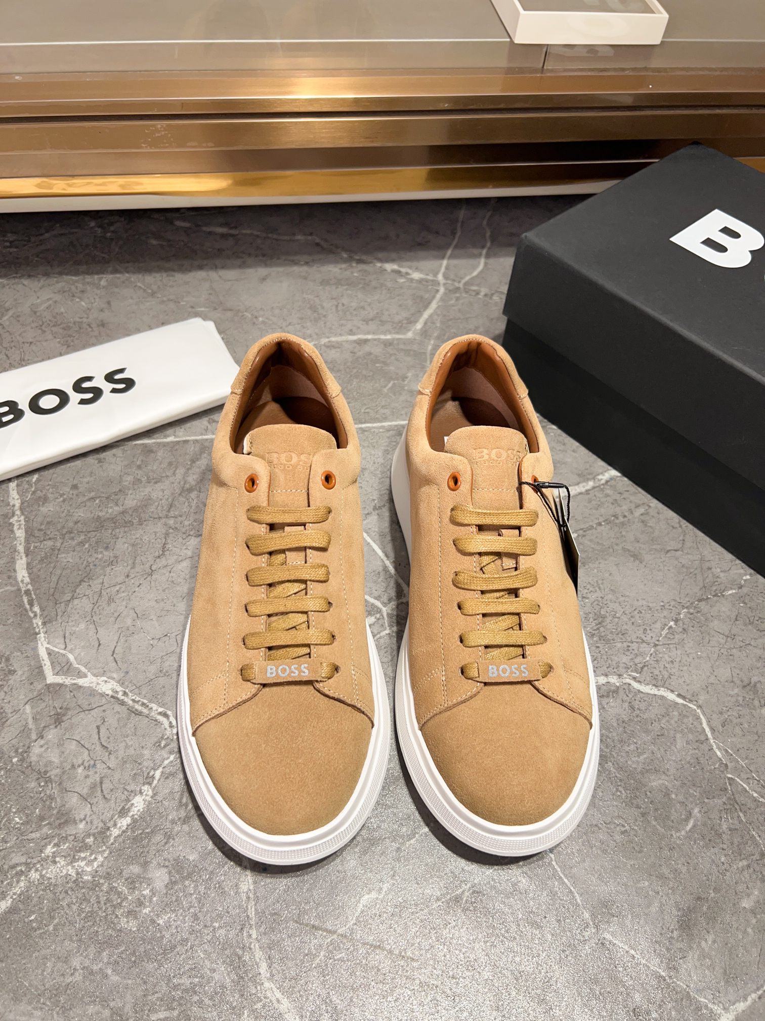 BOS* - Hugo Boss. Marca alemana de gama alta. Contra sincronizado nuevo, de lujo de gama alta de dis