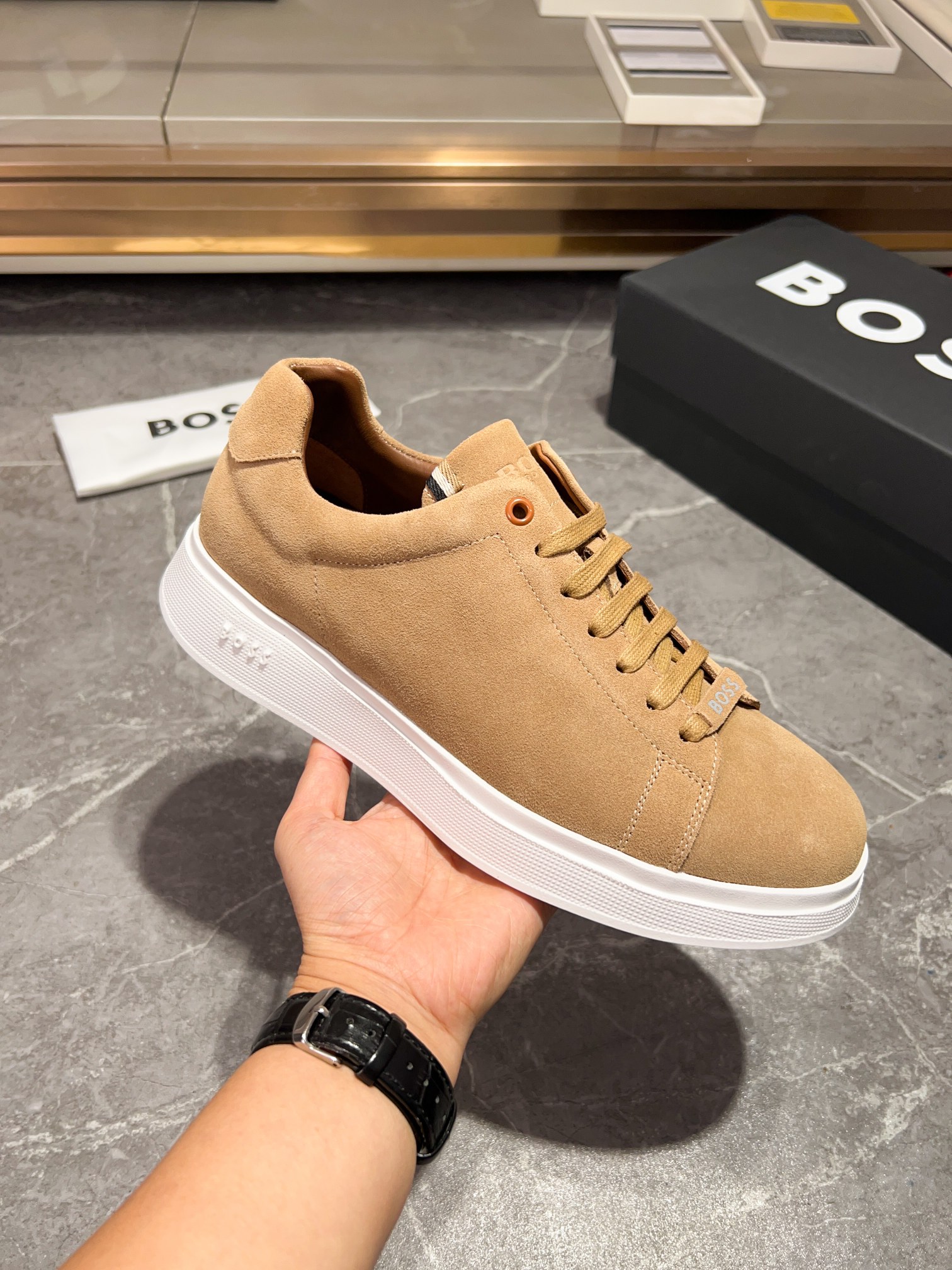 BOS* - Hugo Boss. Marca alemana de gama alta. Contra sincronizado nuevo, de lujo de gama alta de dis
