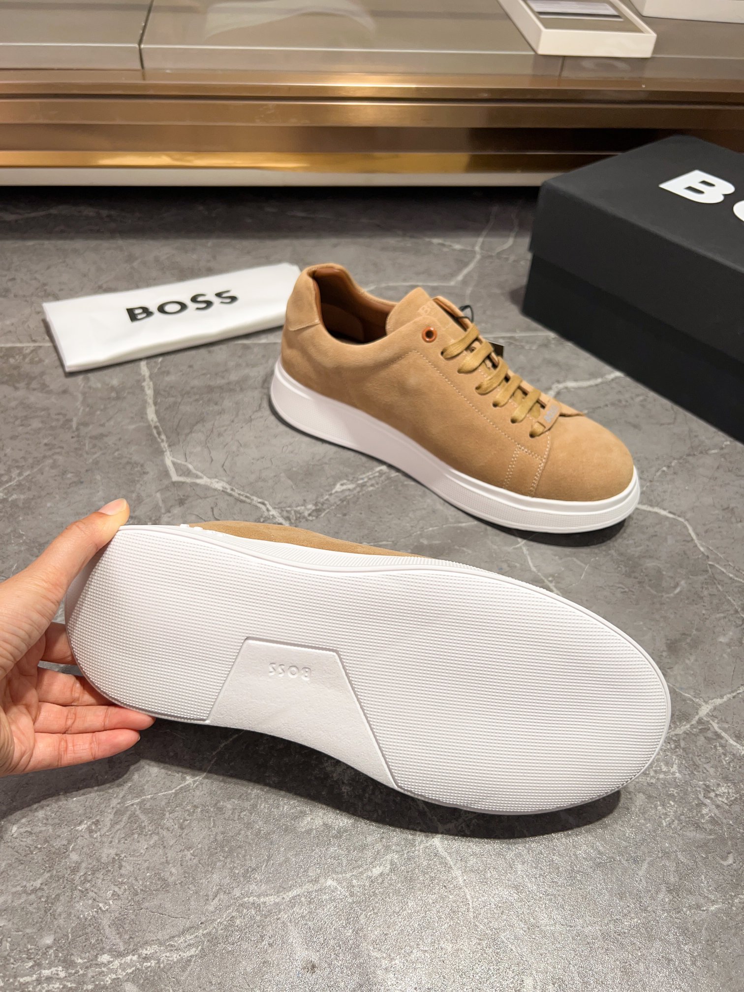 BOS* - Hugo Boss. Marca alemana de gama alta. Contra sincronizado nuevo, de lujo de gama alta de dis