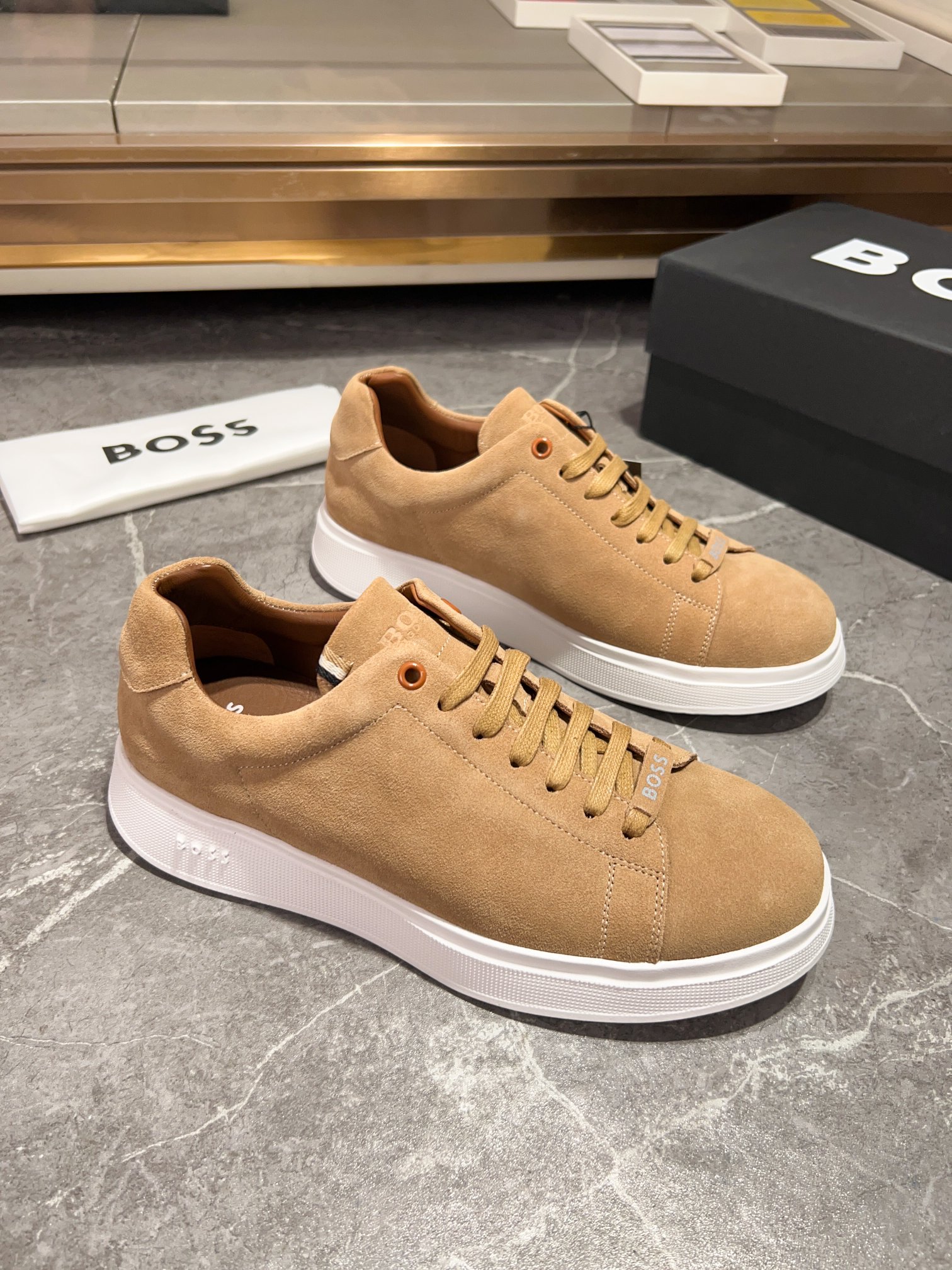 BOS* - Hugo Boss. Marca alemana de gama alta. Contra sincronizado nuevo, de lujo de gama alta de dis
