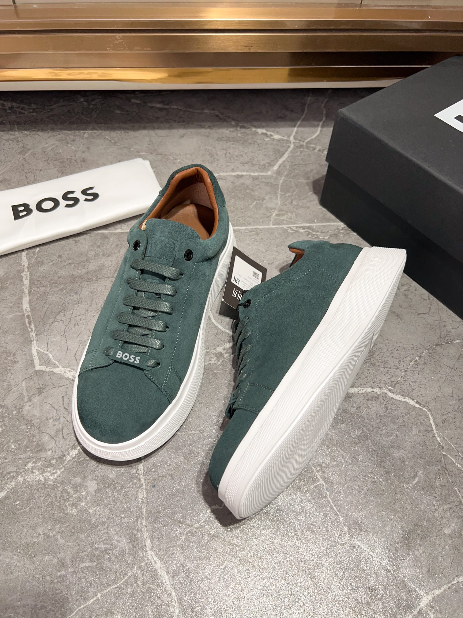 BOS* - Hugo Boss. Marca alemana de gama alta. Contra sincronizado nuevo, de lujo de gama alta de dis