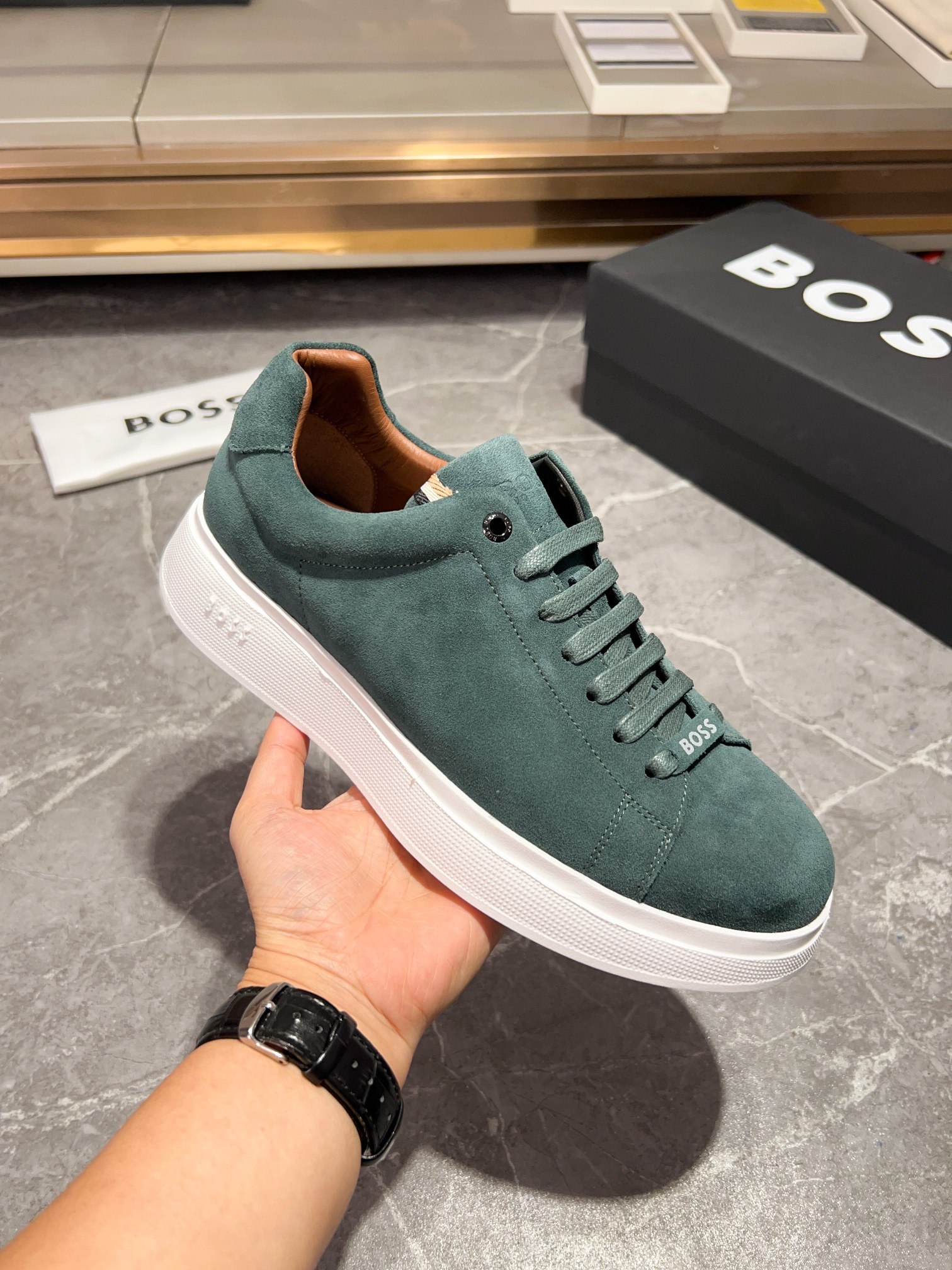 BOS* - Hugo Boss. Marca alemana de gama alta. Contra sincronizado nuevo, de lujo de gama alta de dis