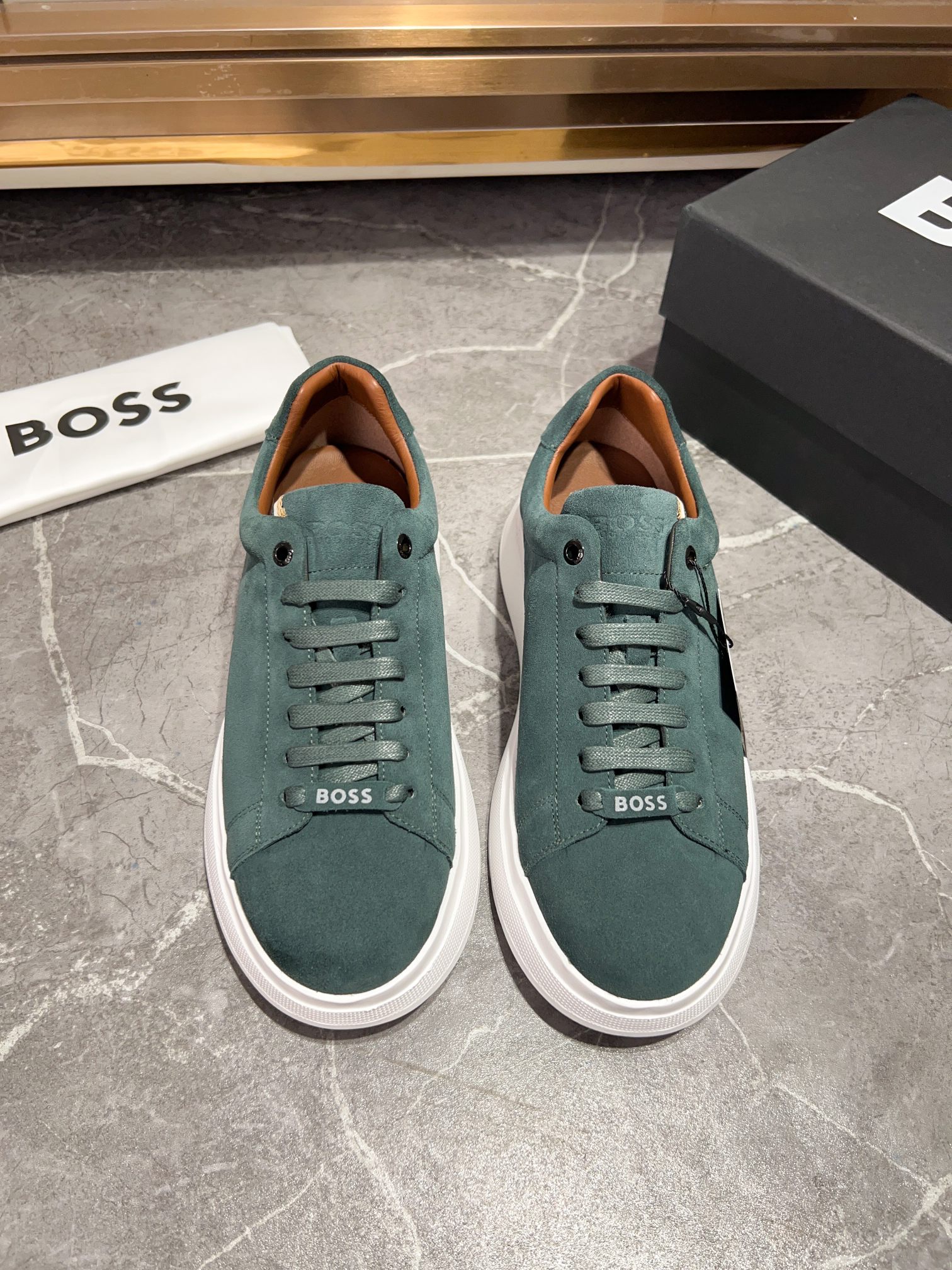 BOS* - Hugo Boss. Marca alemana de gama alta. Contra sincronizado nuevo, de lujo de gama alta de dis