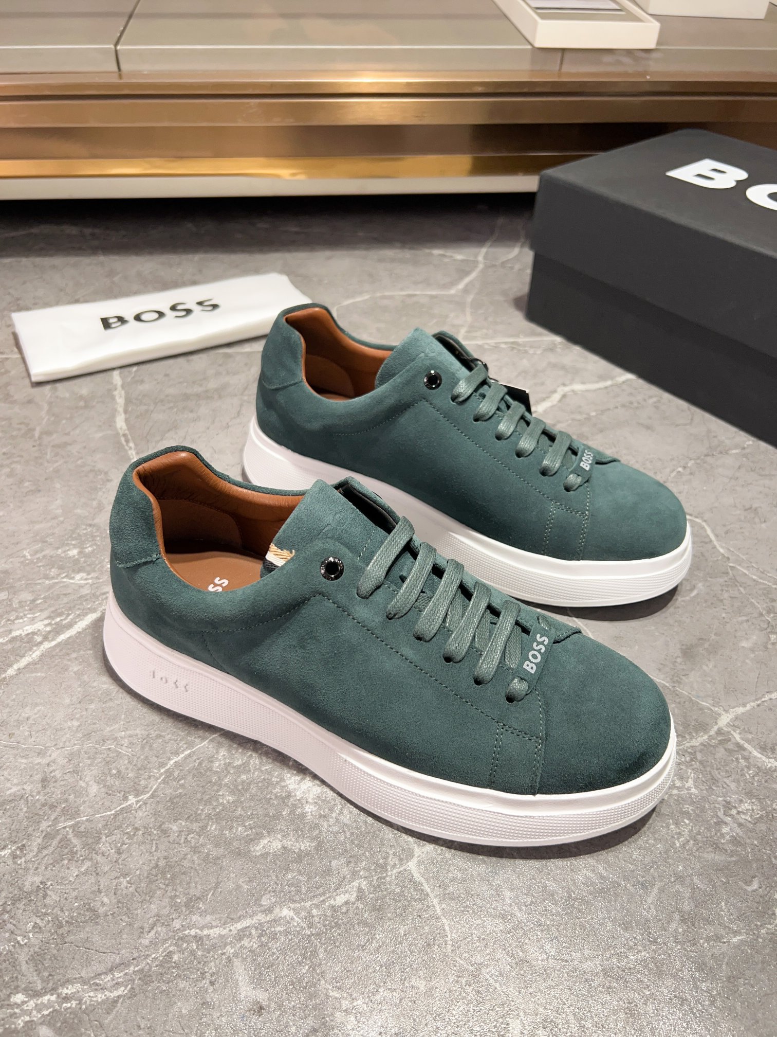 BOS* - Hugo Boss. Marca alemana de gama alta. Contra sincronizado nuevo, de lujo de gama alta de dis
