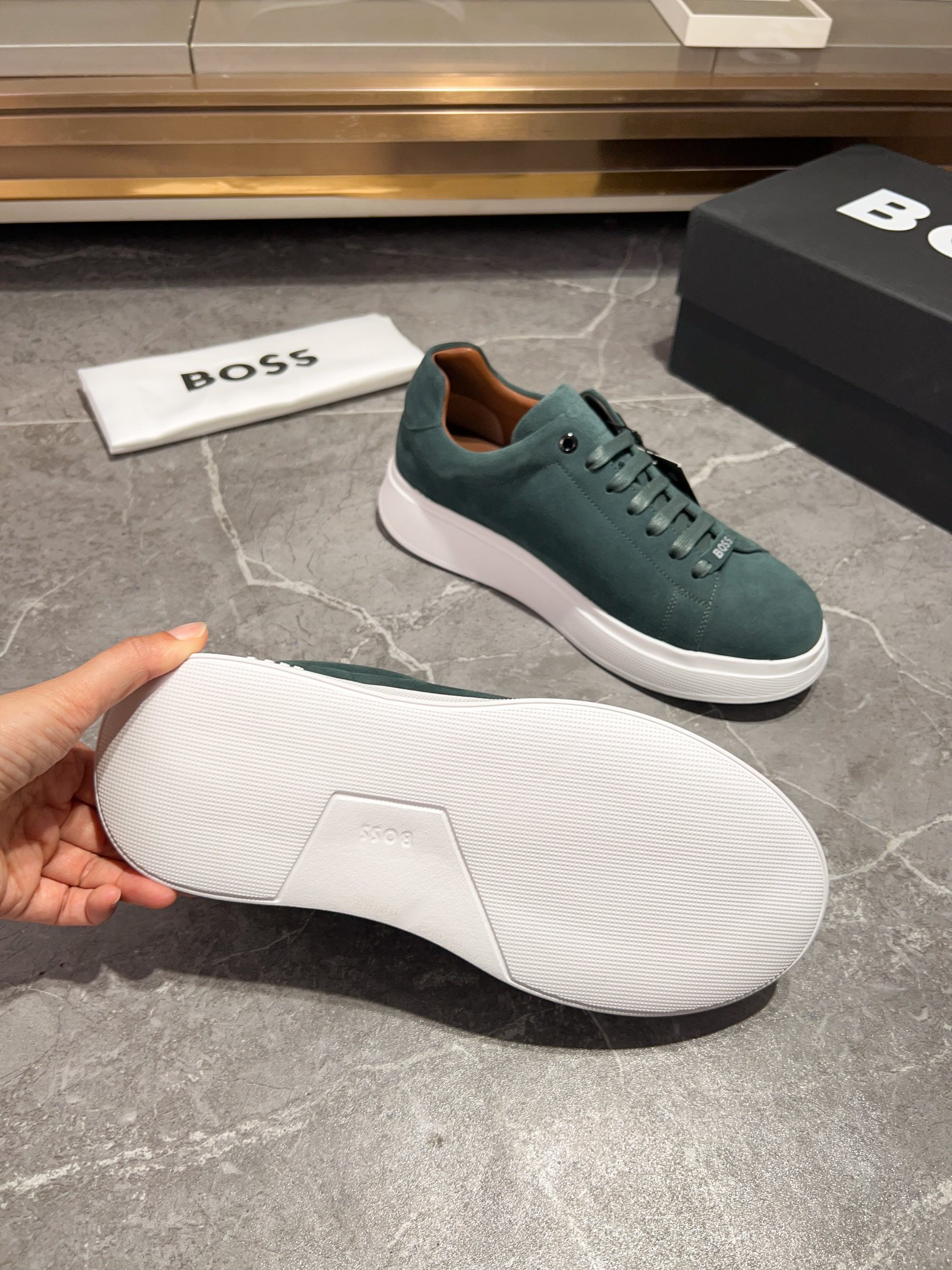 BOS* - Hugo Boss. Marca alemana de gama alta. Contra sincronizado nuevo, de lujo de gama alta de dis