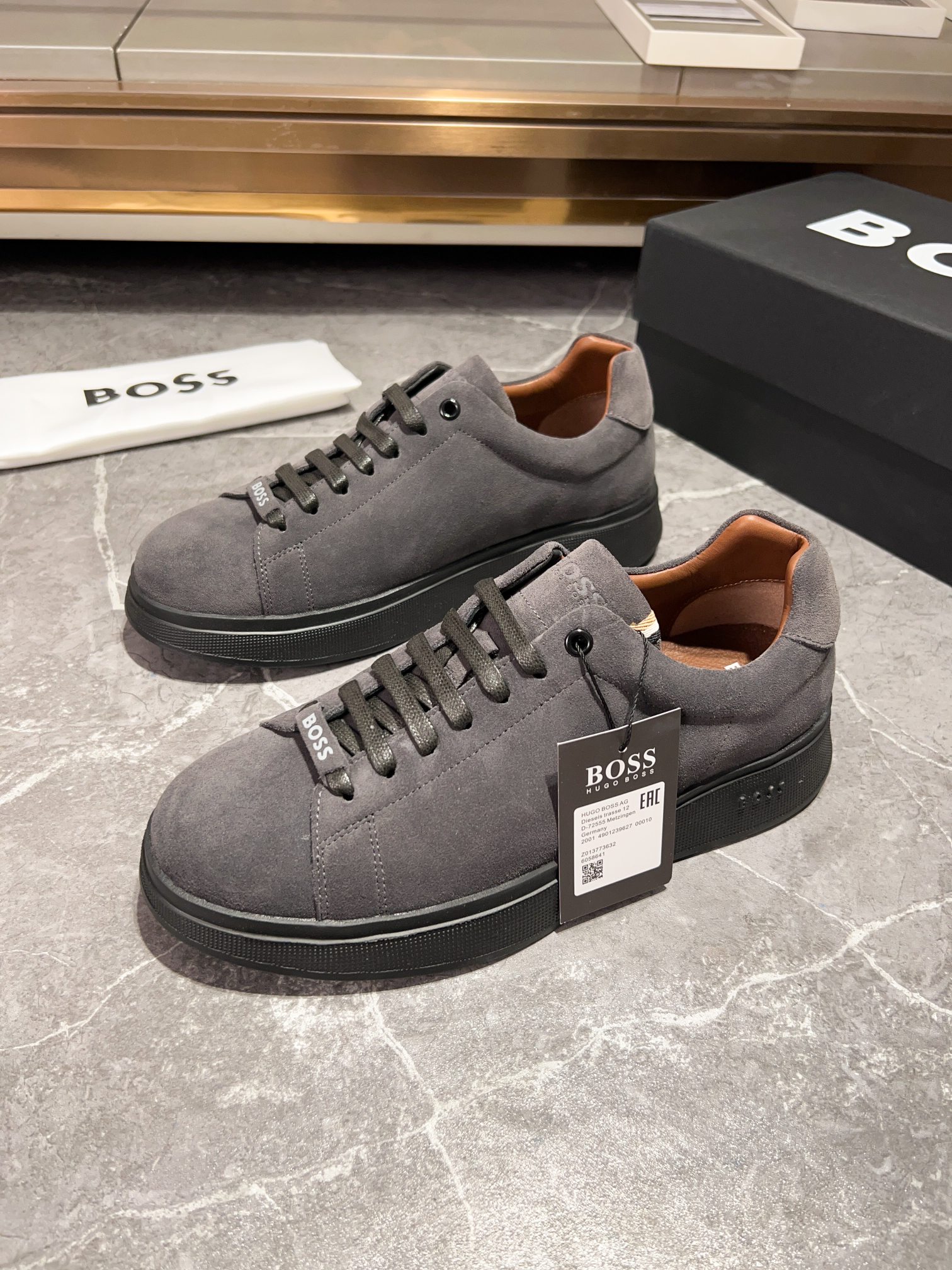 BOS* - Hugo Boss. Marca alemana de gama alta. Contra sincronizado nuevo, de lujo de gama alta de dis