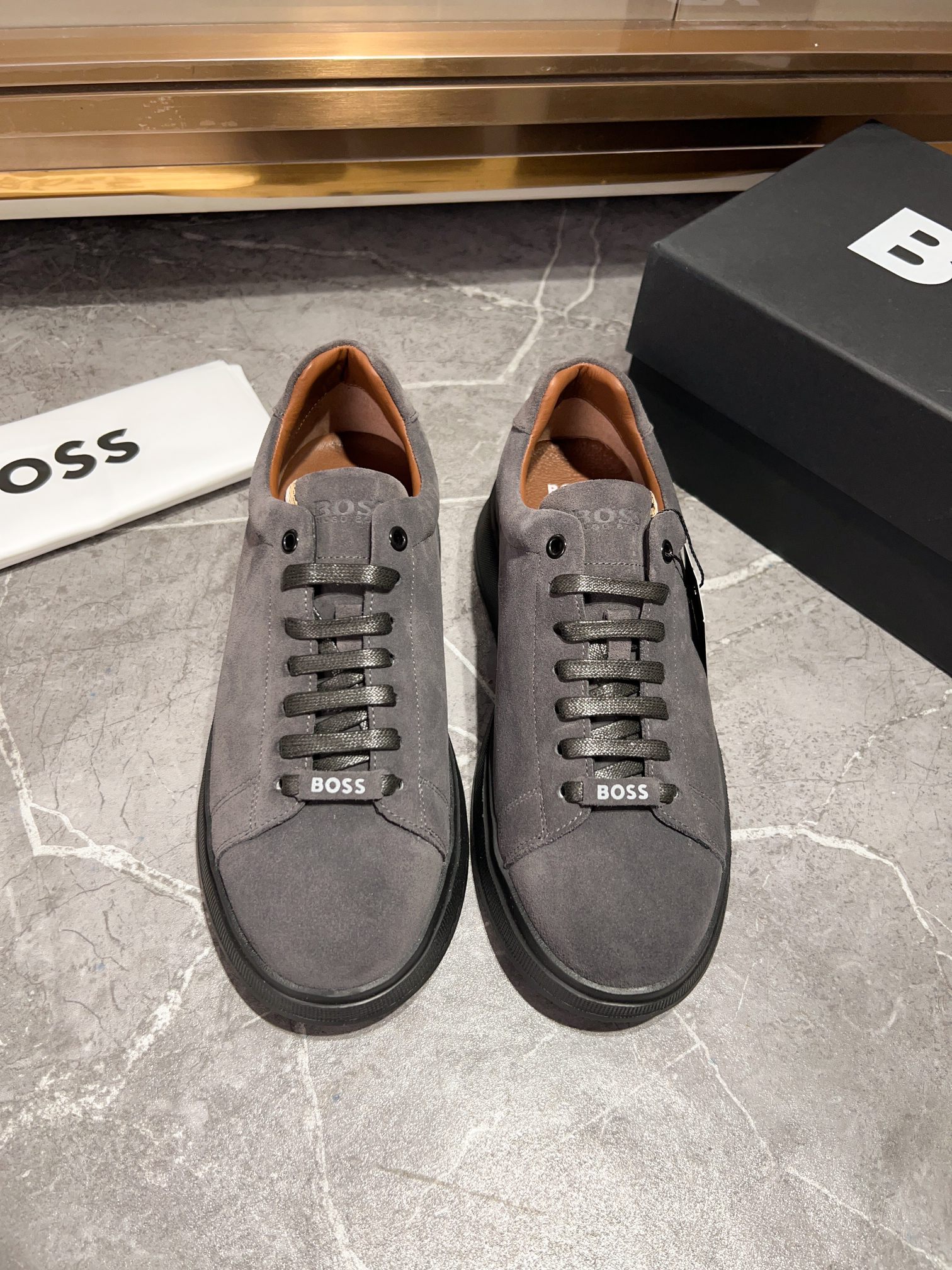 BOS* - Hugo Boss. Marca alemana de gama alta. Contra sincronizado nuevo, de lujo de gama alta de dis