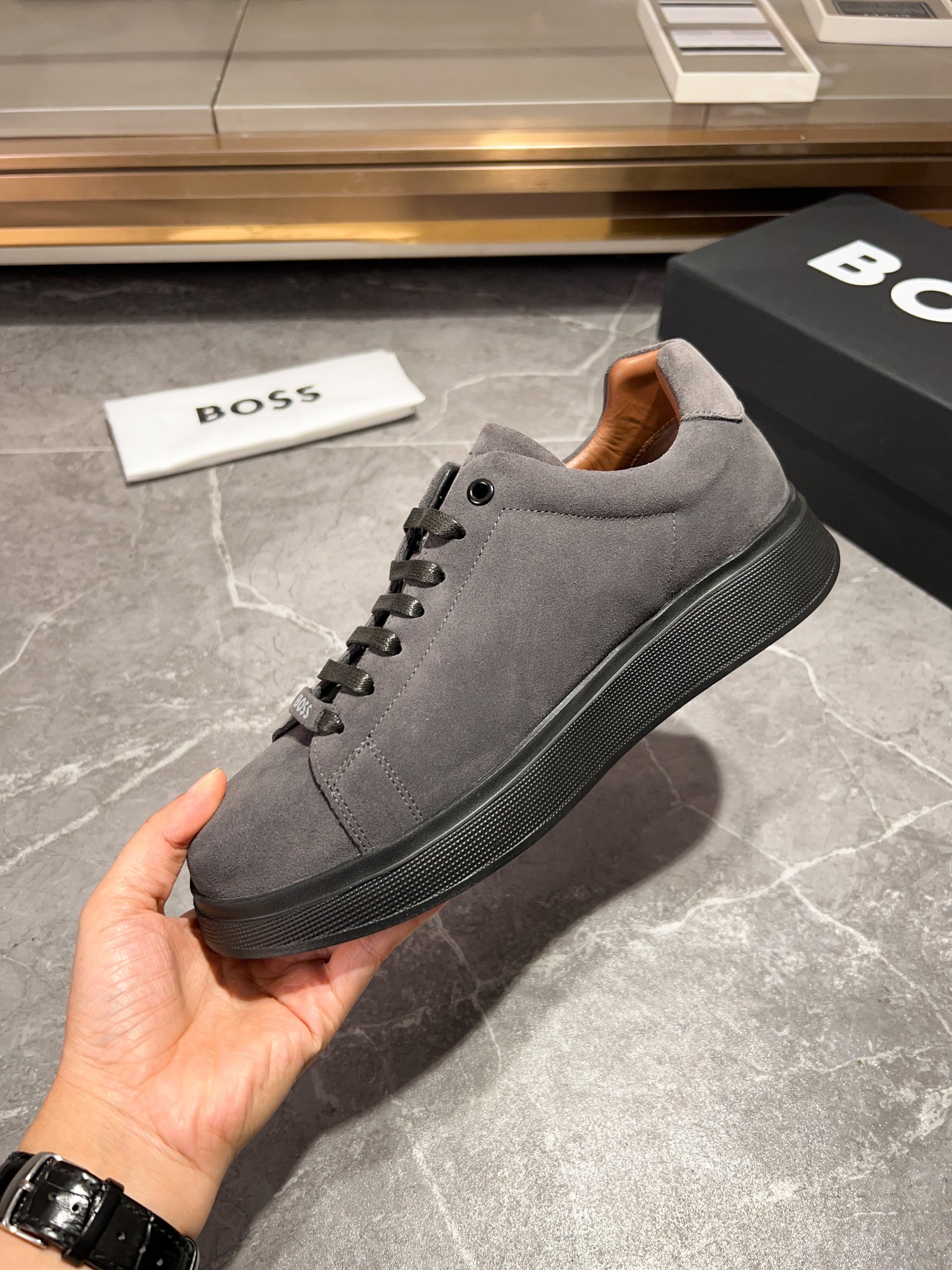 BOS* - Hugo Boss. Marca alemana de gama alta. Contra sincronizado nuevo, de lujo de gama alta de dis