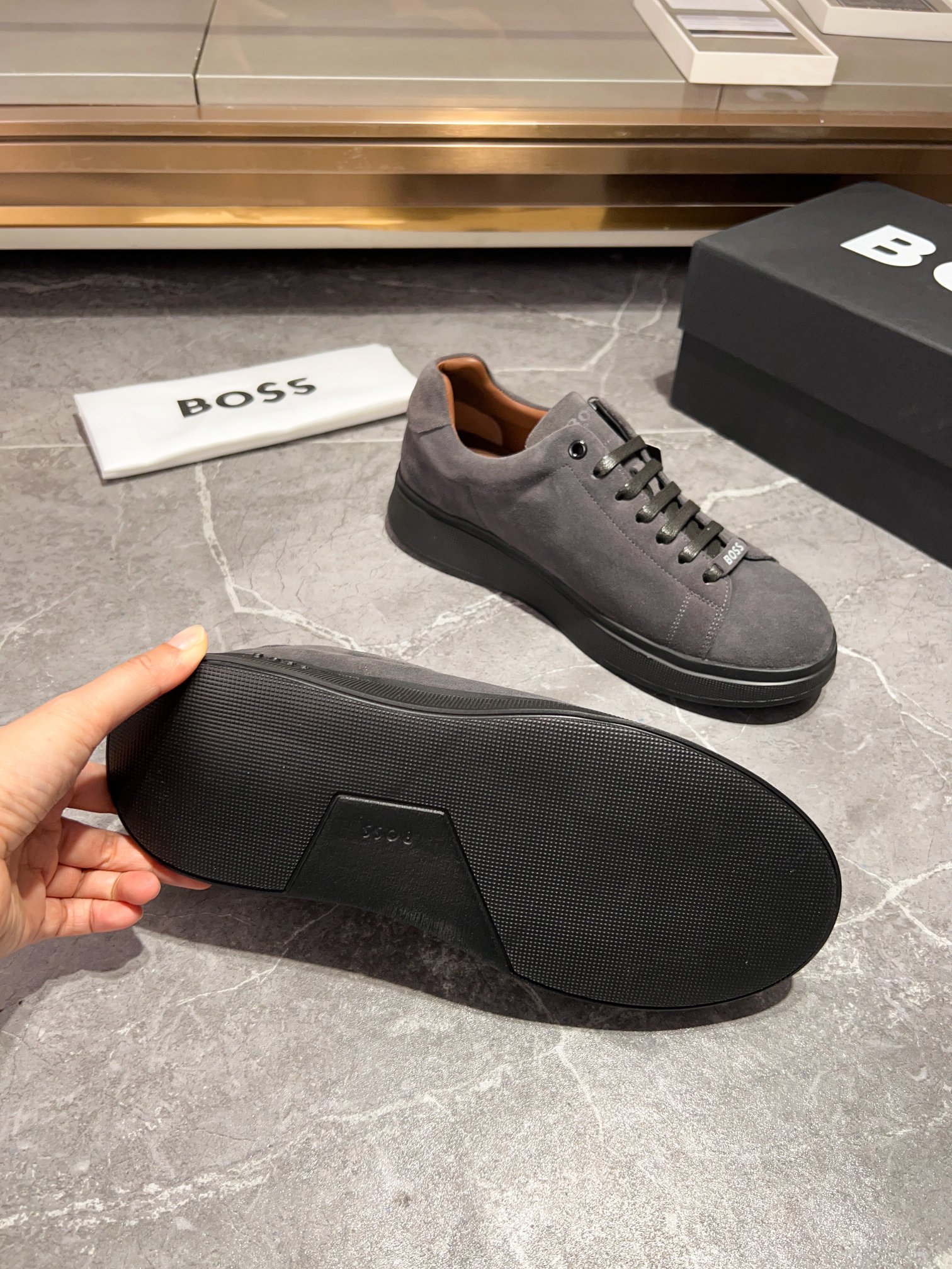 BOS* - Hugo Boss. Marca alemana de gama alta. Contra sincronizado nuevo, de lujo de gama alta de dis