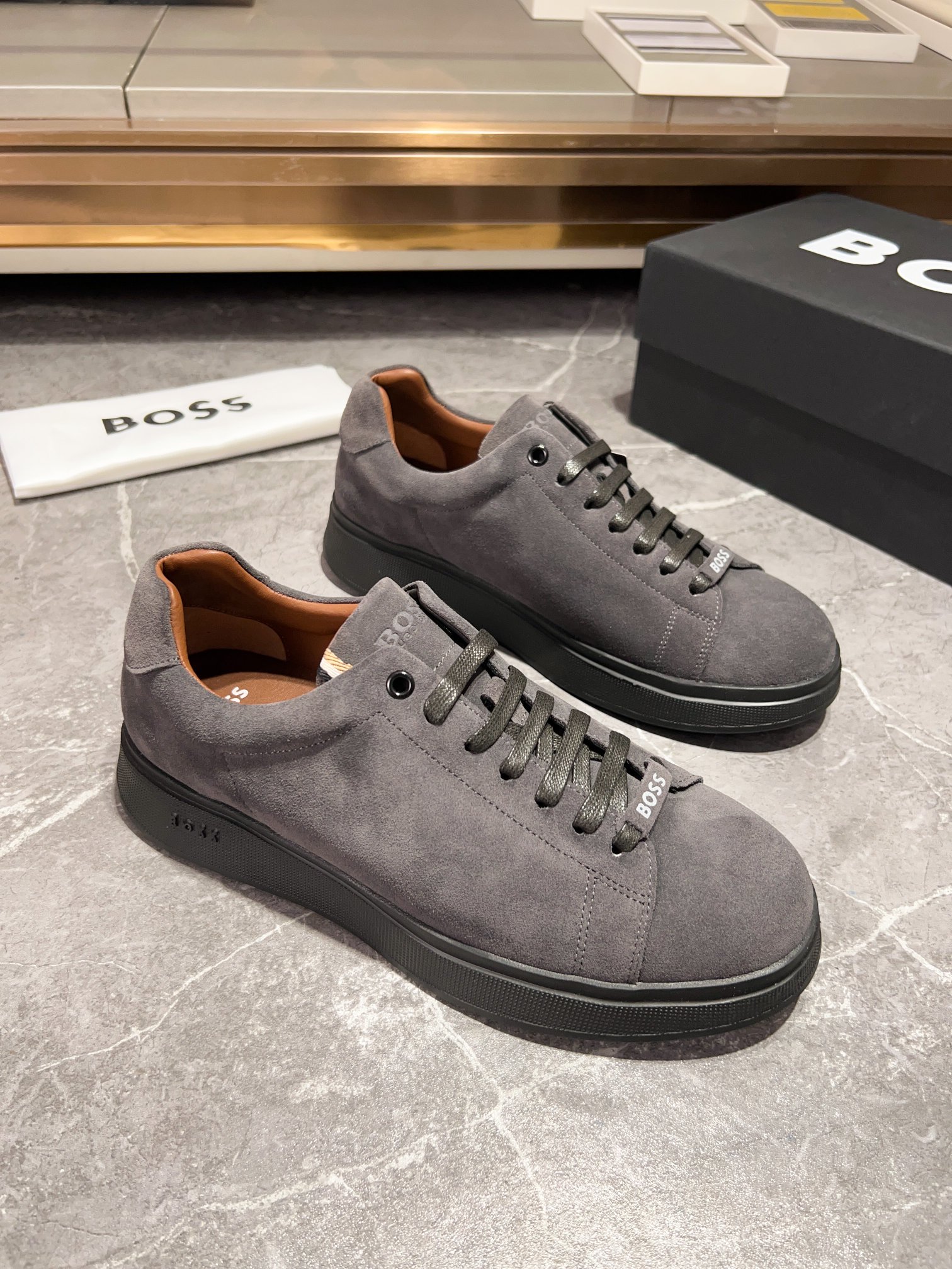 BOS* - Hugo Boss. Marca alemana de gama alta. Contra sincronizado nuevo, de lujo de gama alta de dis