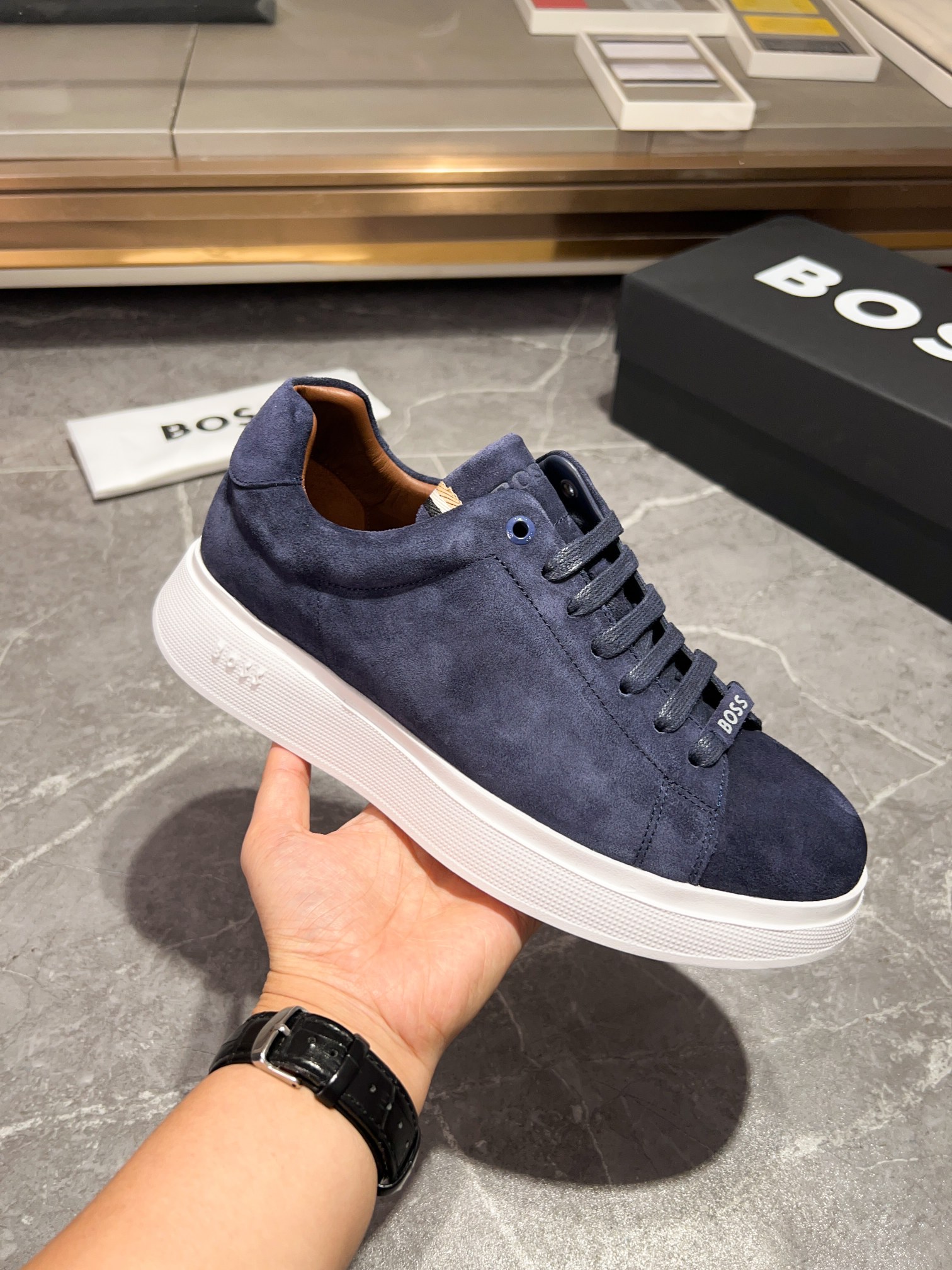 BOS* - Hugo Boss. Marca alemana de gama alta. Contra sincronizado nuevo, de lujo de gama alta de dis