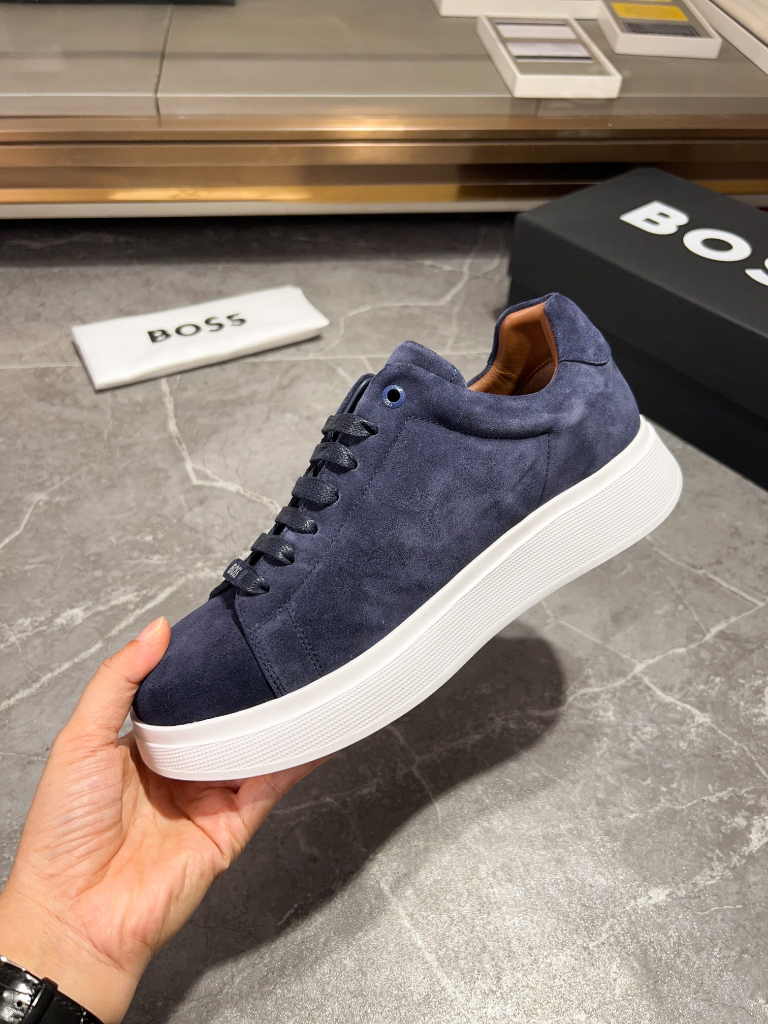BOS* - Hugo Boss. Marca alemana de gama alta. Contra sincronizado nuevo, de lujo de gama alta de dis