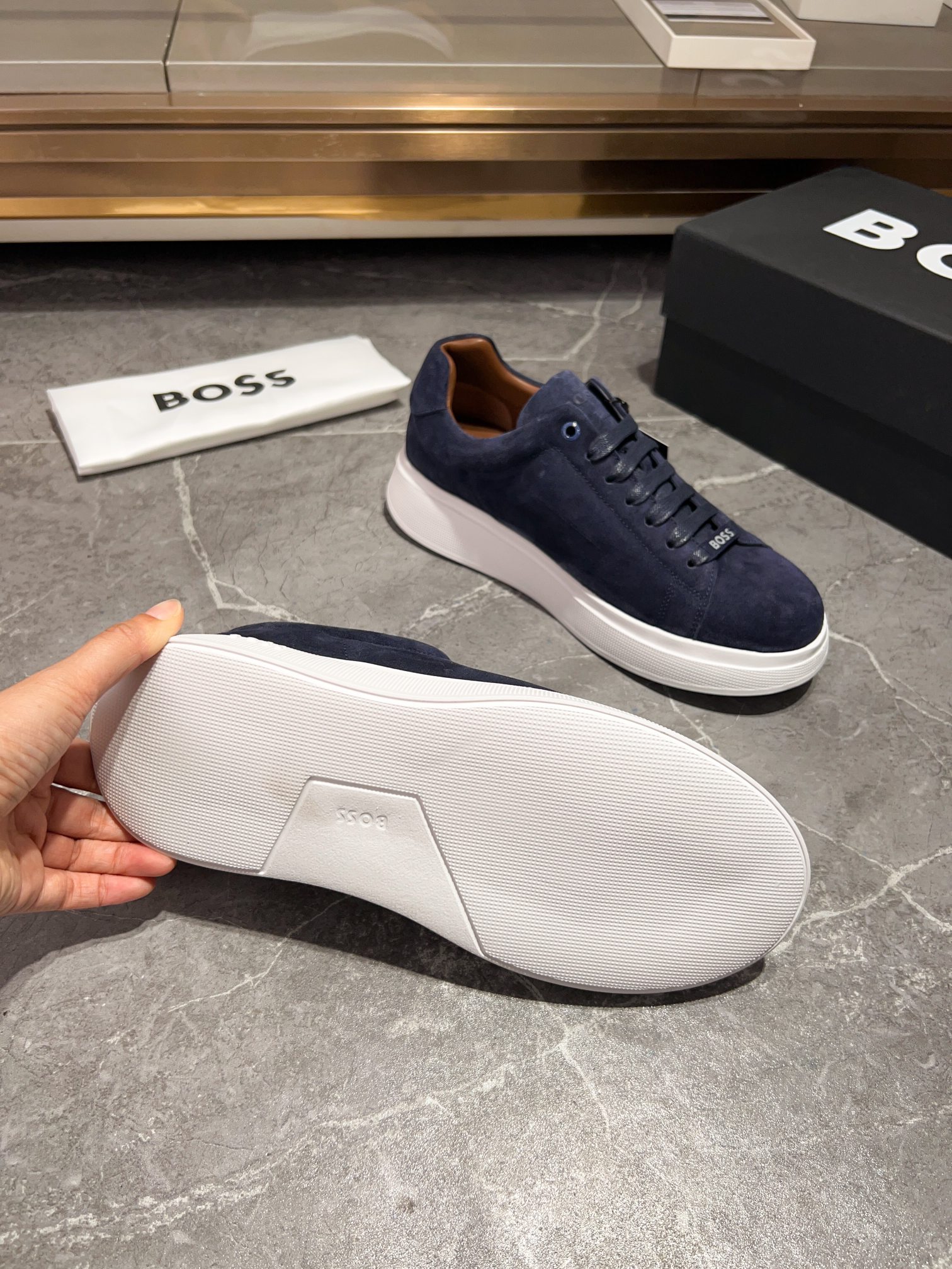 BOS* - Hugo Boss. Marca alemana de gama alta. Contra sincronizado nuevo, de lujo de gama alta de dis