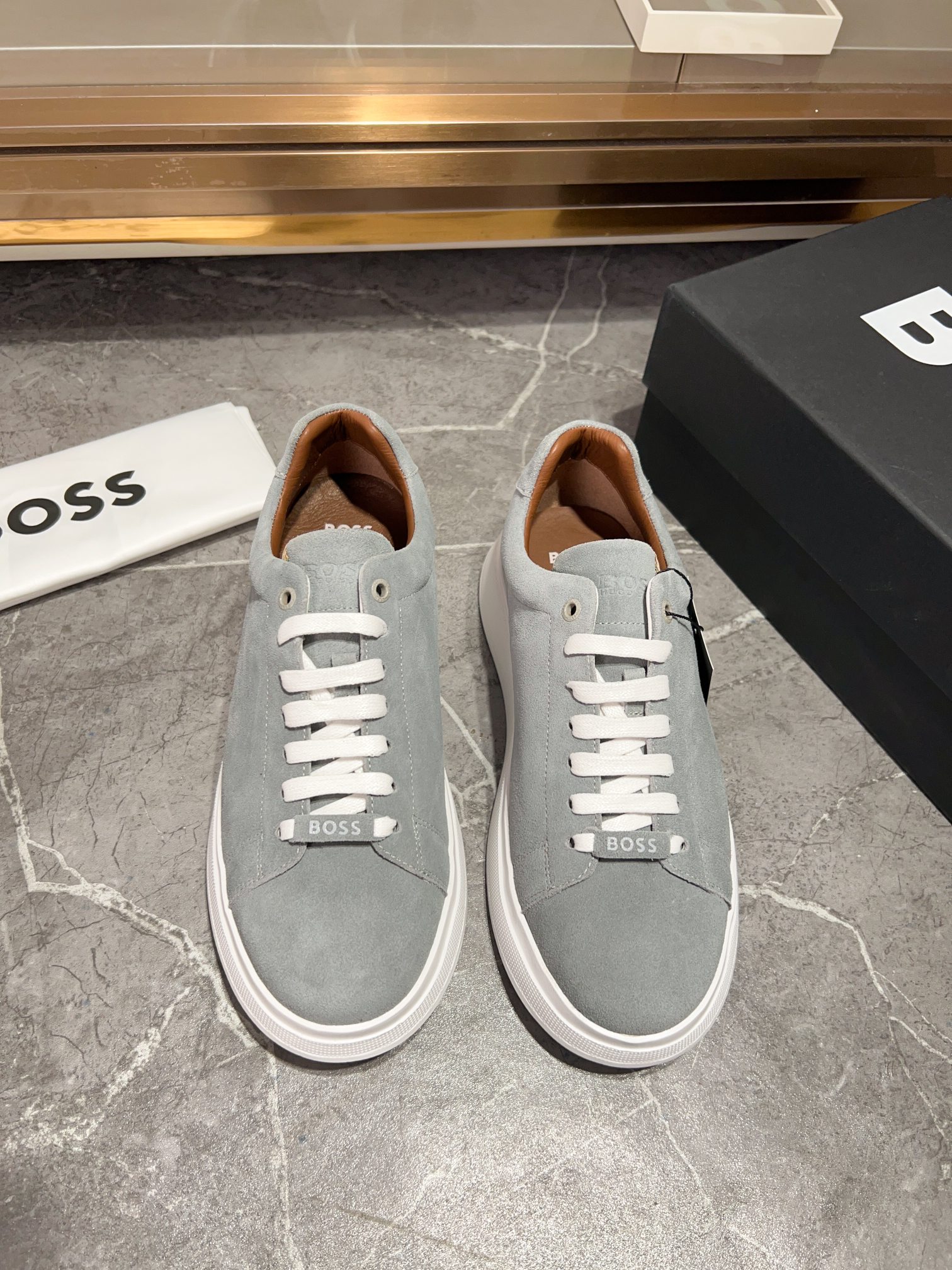 BOS* - Hugo Boss. Marca alemana de gama alta. Contra sincronizado nuevo, de lujo de gama alta de dis